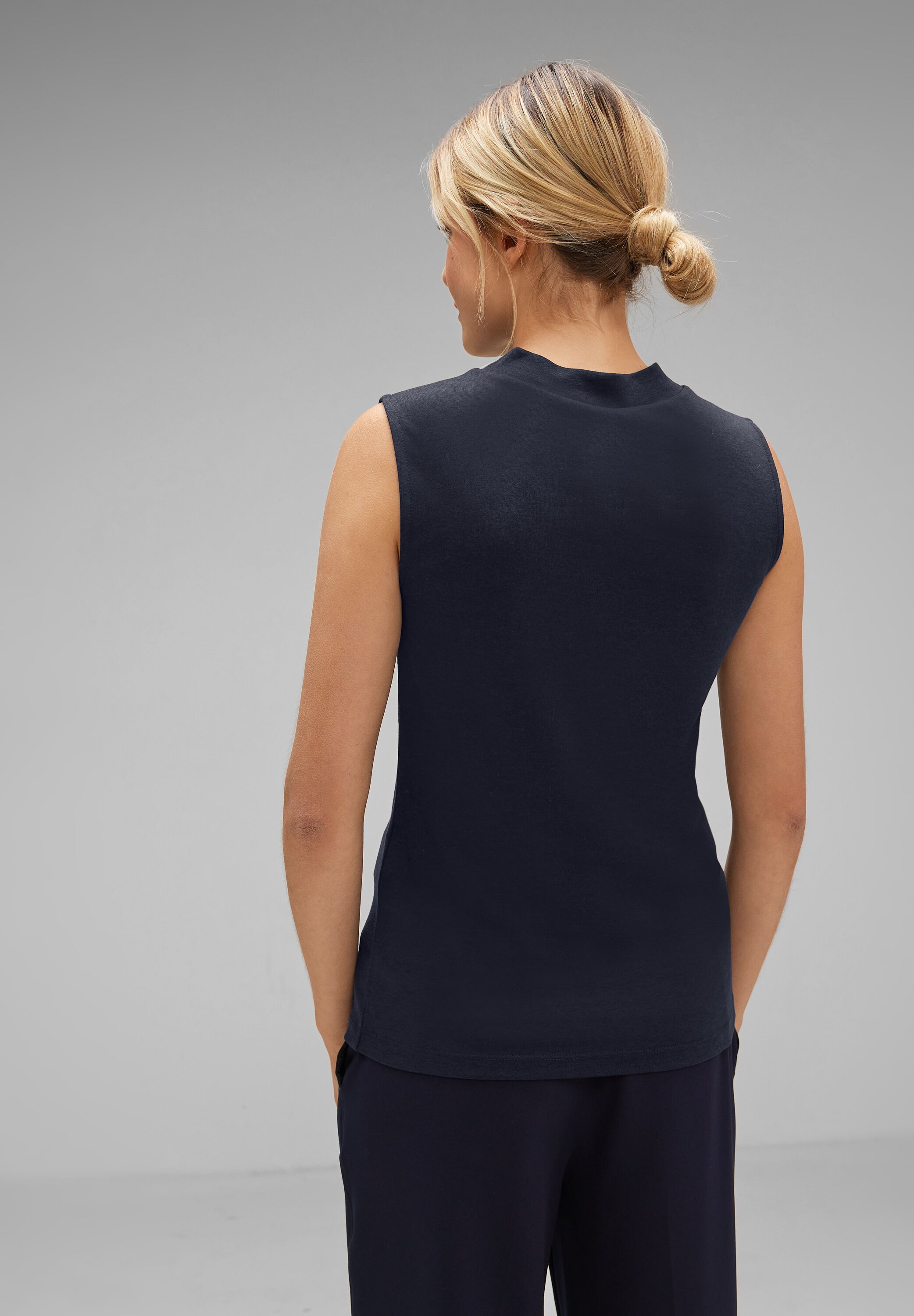 Basic Top mit Stehkragen