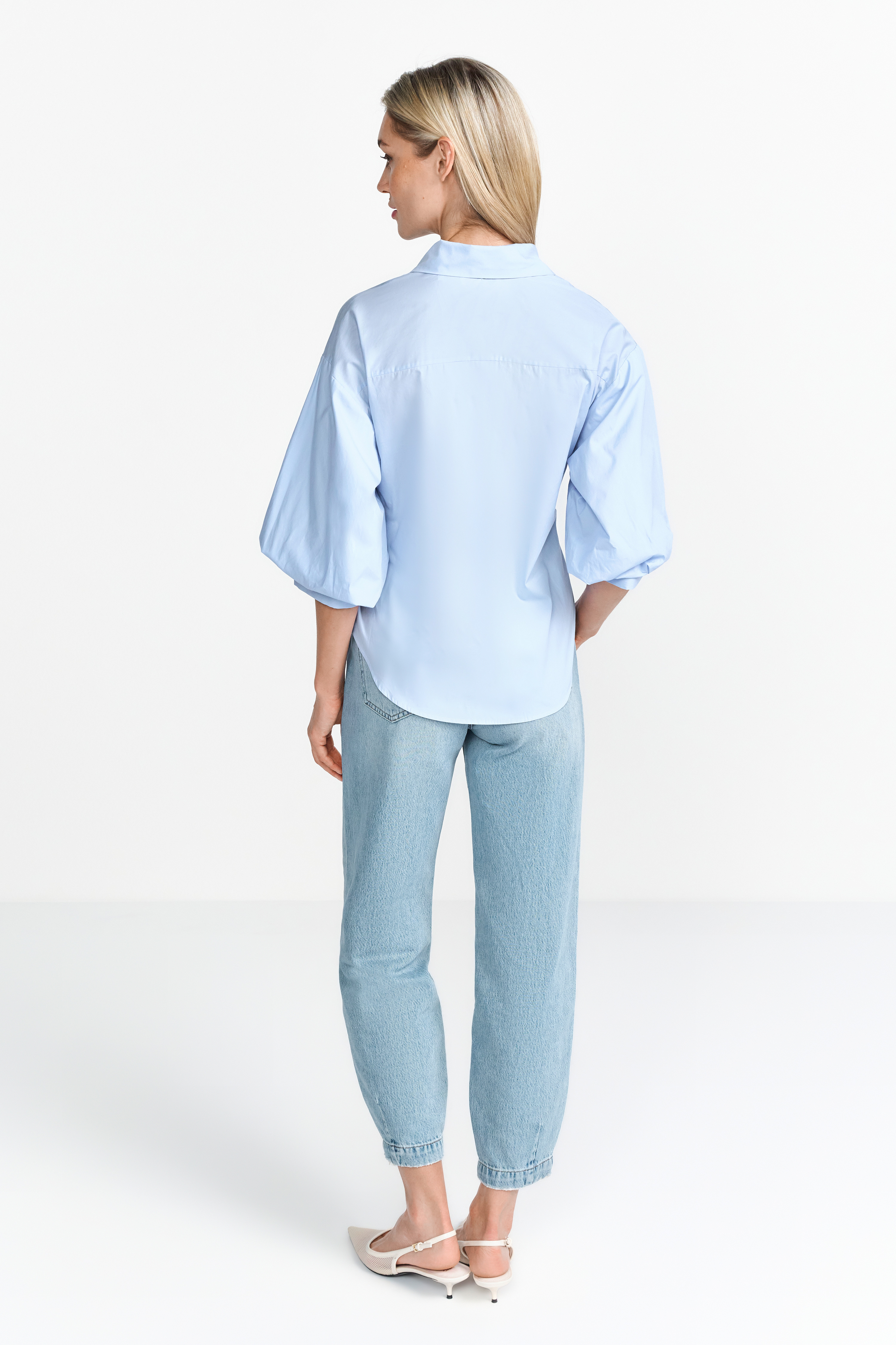 Blouse with puffed sleeves