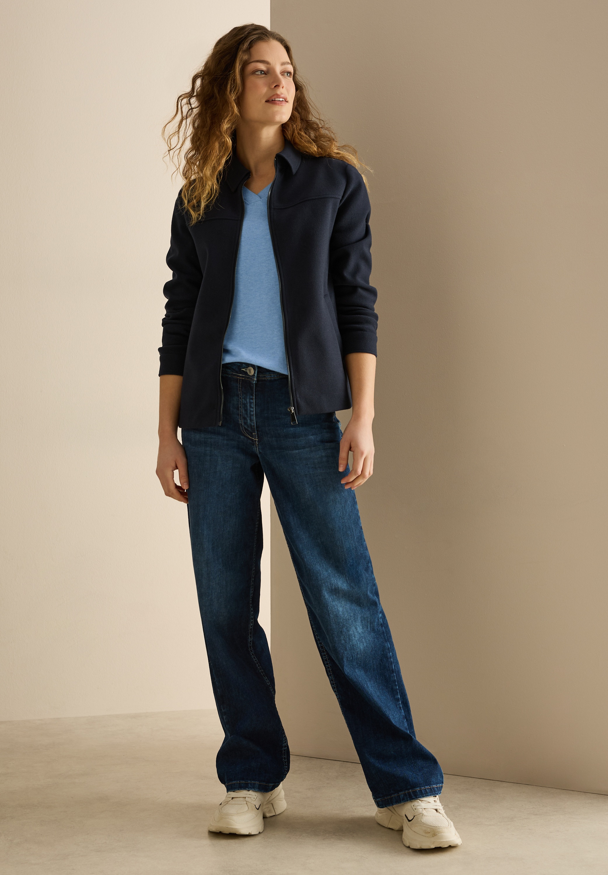 V-Neck Pullover