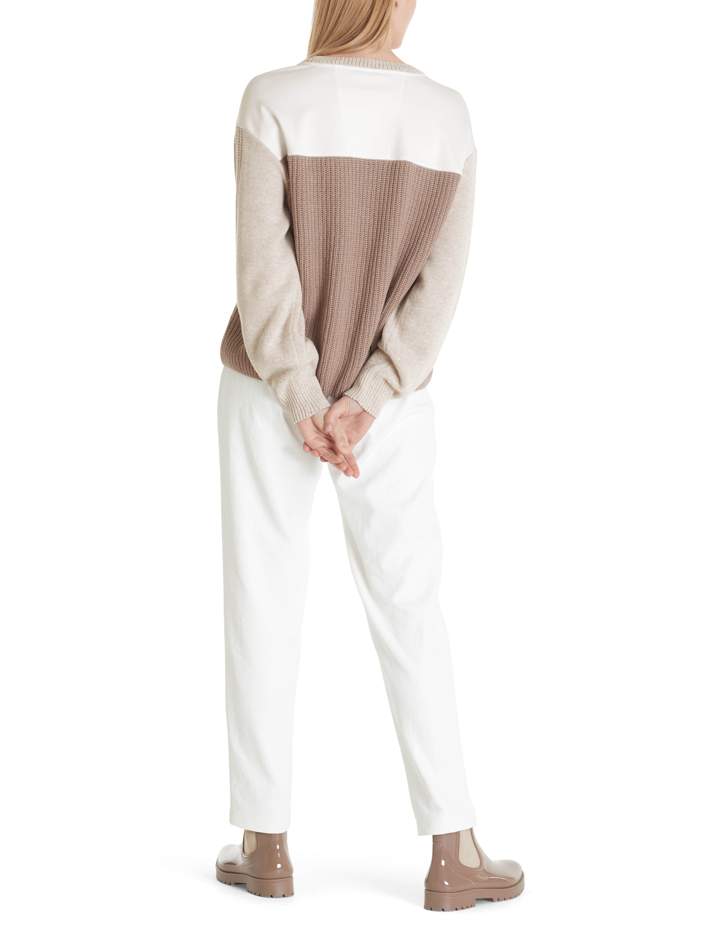 In Deutschland gestrickter Pullover