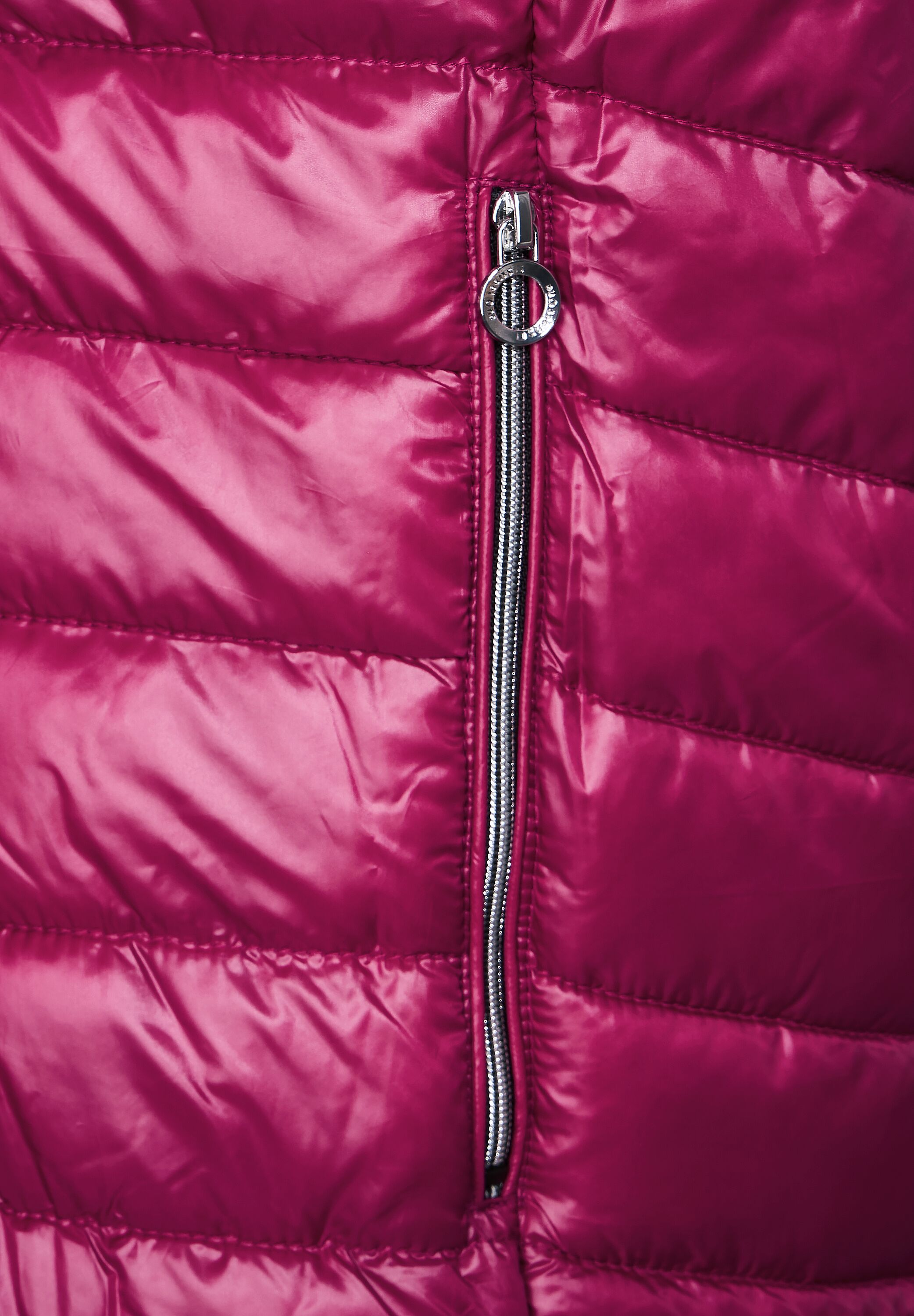 Kurze Steppjacke mit Kapuze