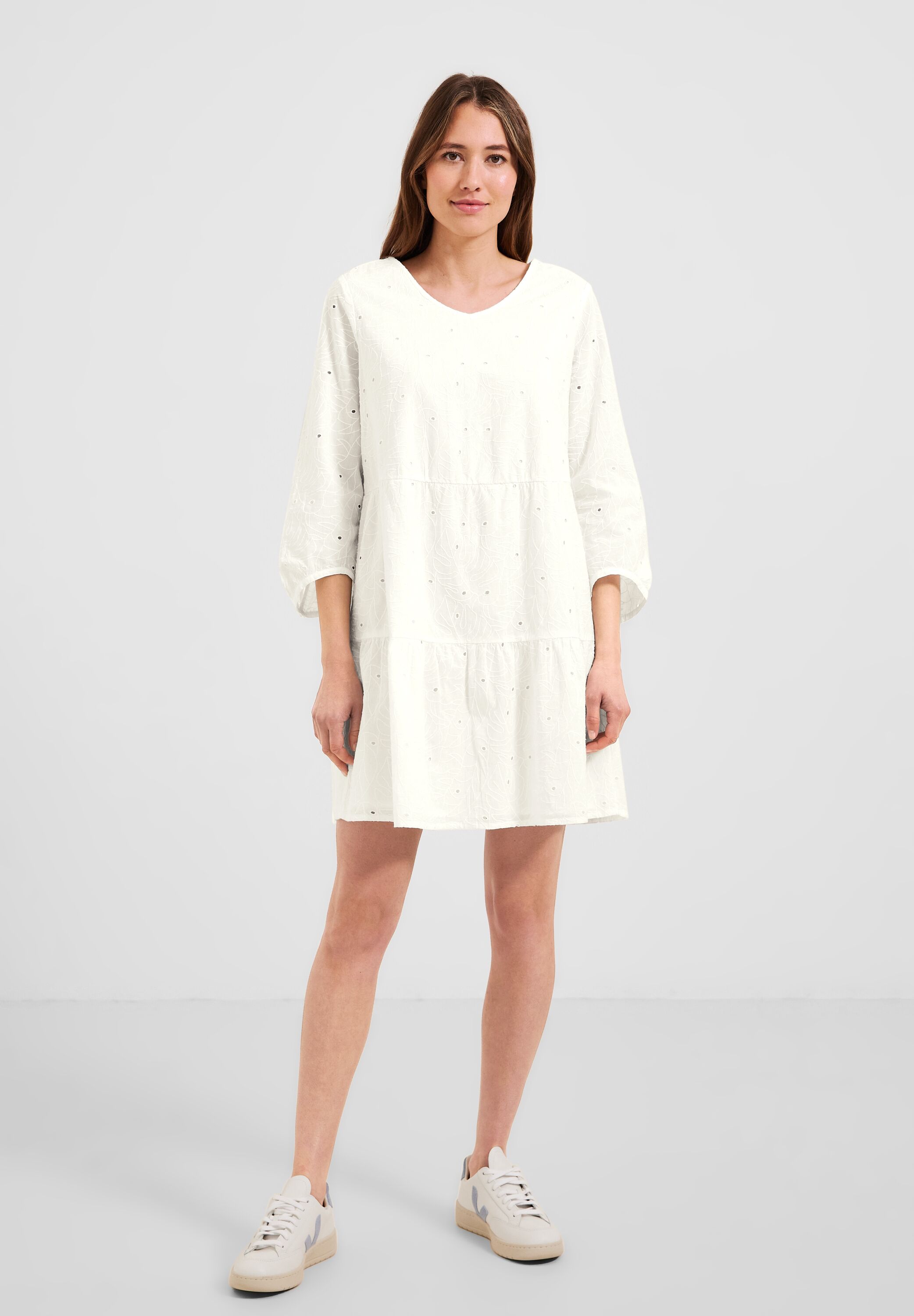 Stickerei Kleid mit Volants
