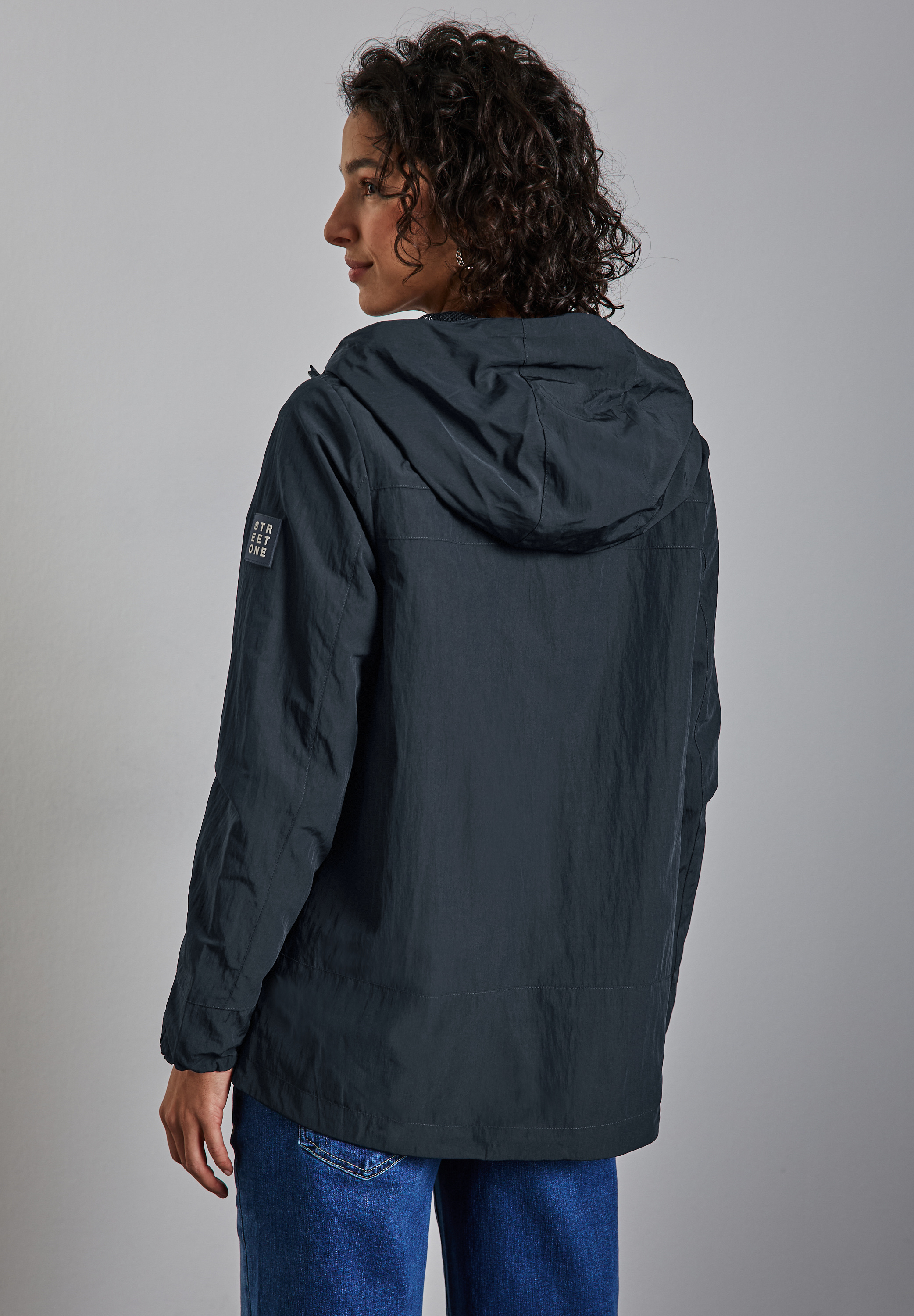 Moderner Windbreaker