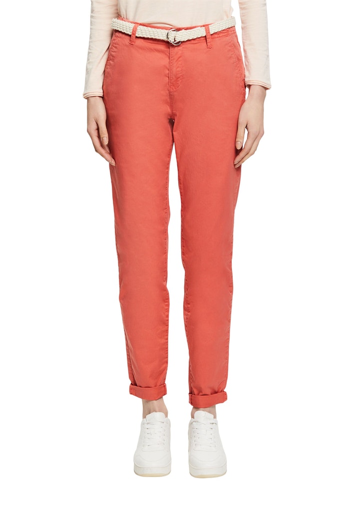 Chino mit geflochtenem Gürtel