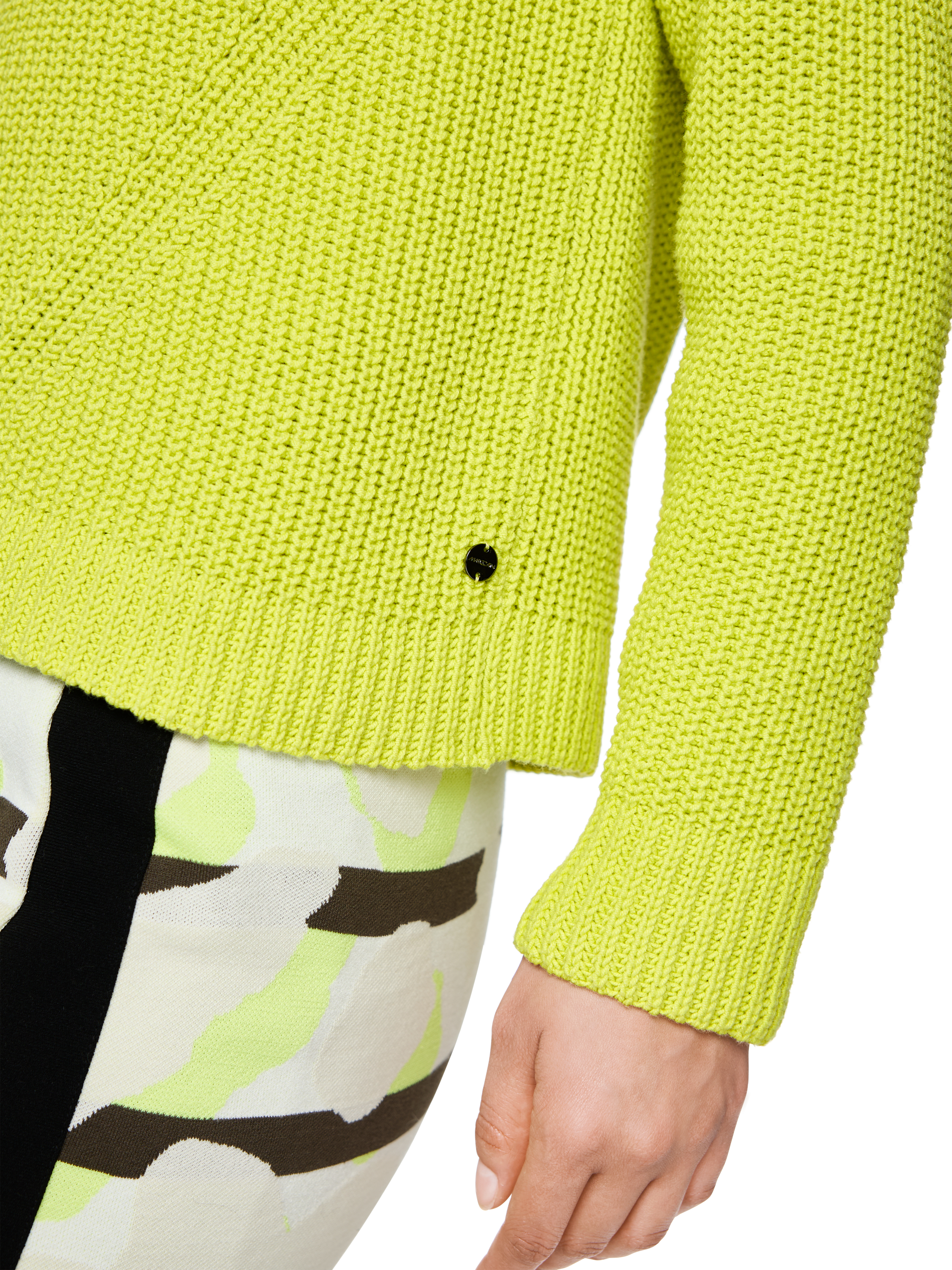 V-Neck-Pullover Knitted in Germany