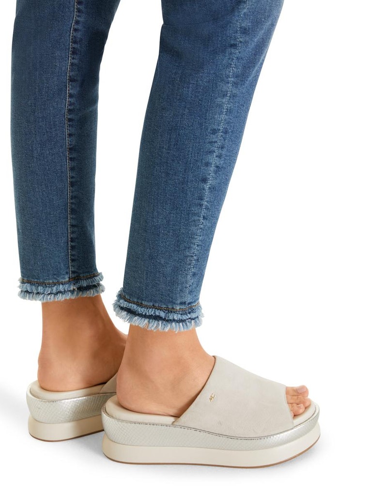 Jeans mit Nieten