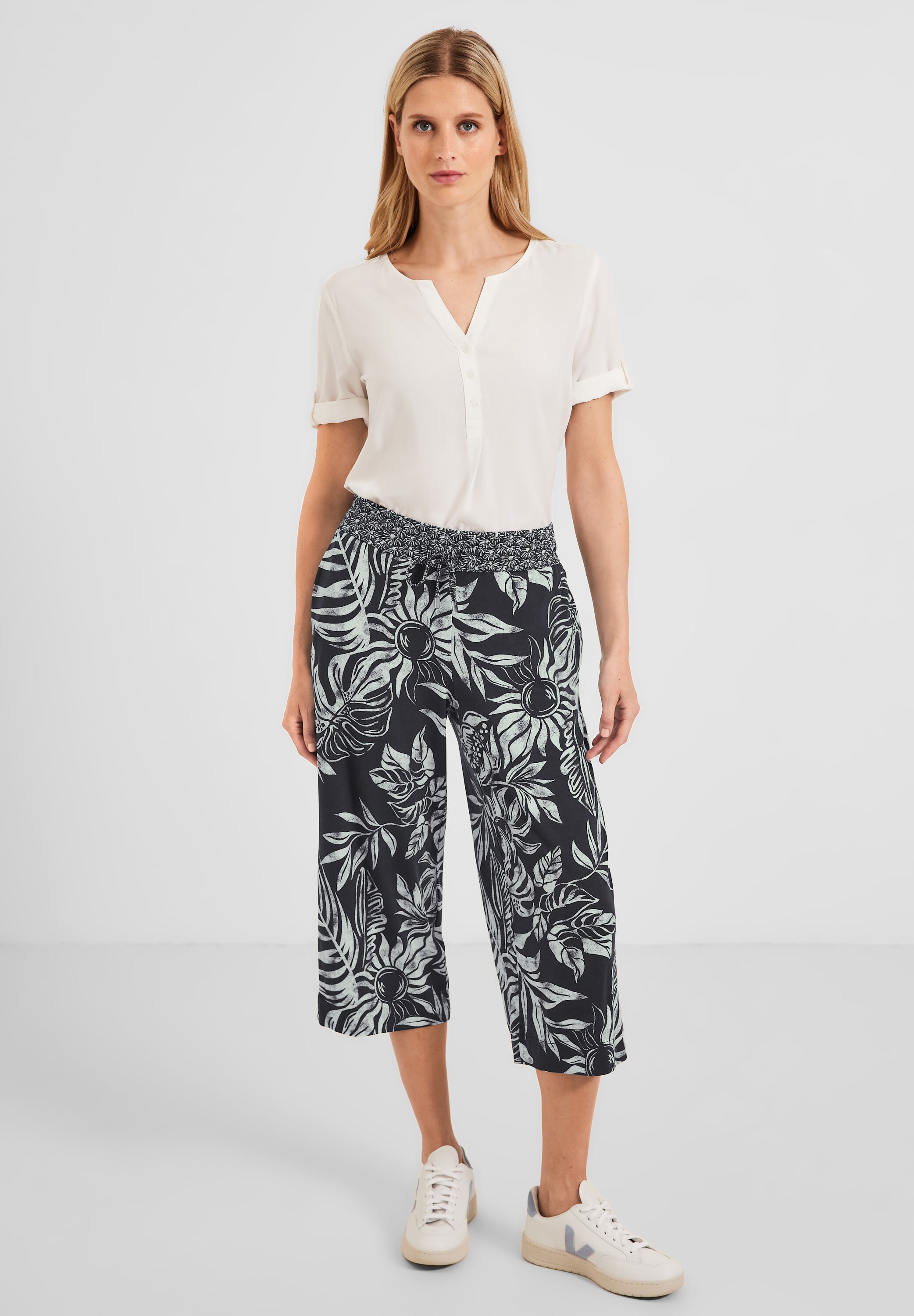 Casual Fit Hose