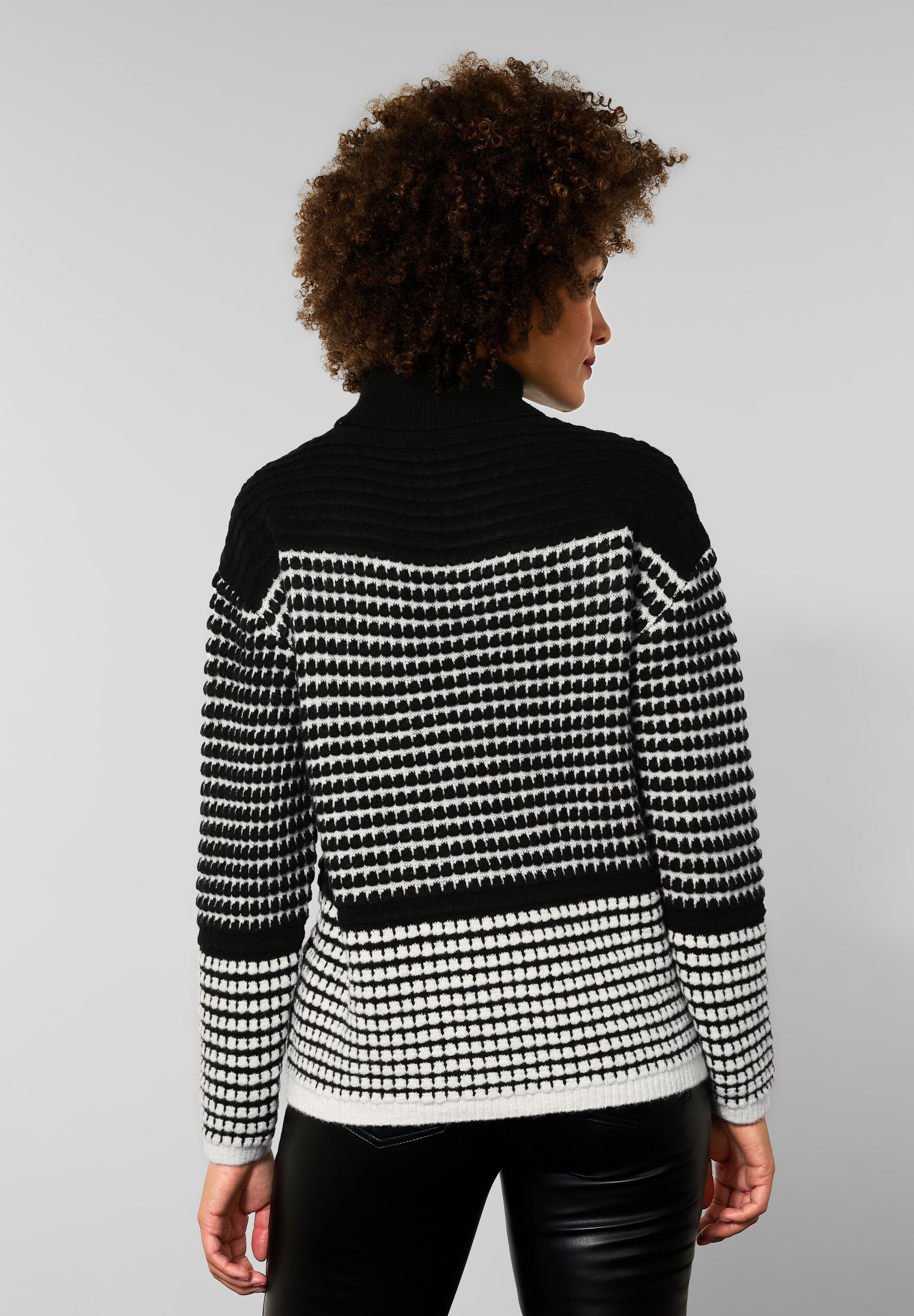 Strukturierter Pullover