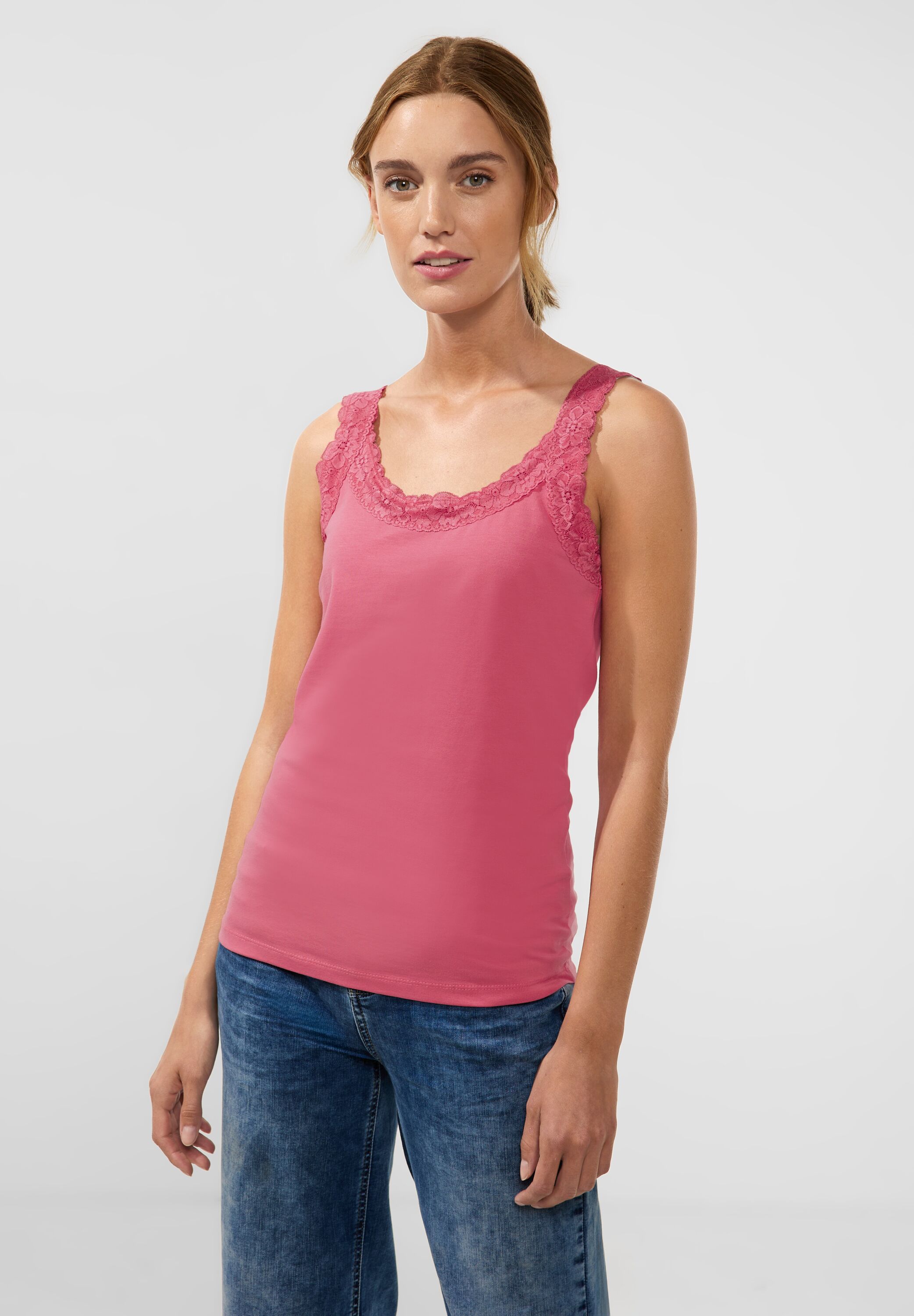 Basic Top mit Spitze