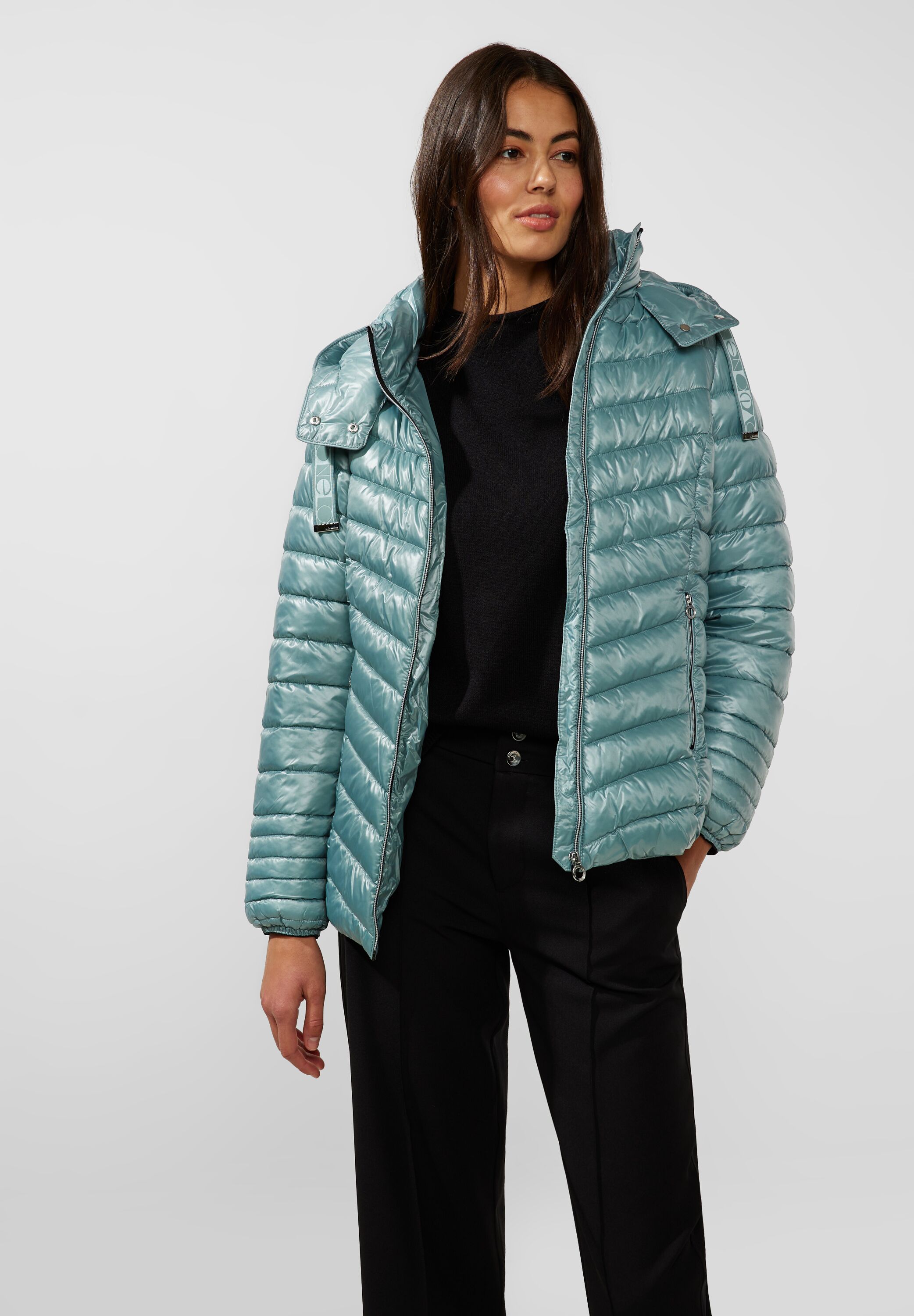 Kurze Steppjacke mit Kapuze