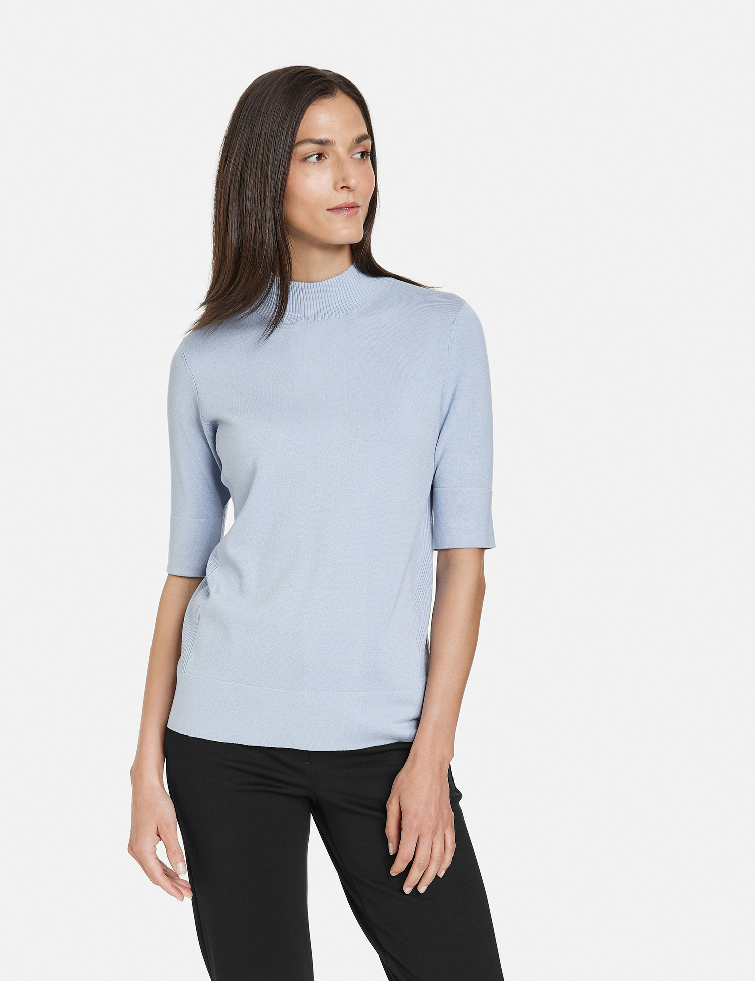 Kurzarmpullover aus Feinstrick mit Stehkragen