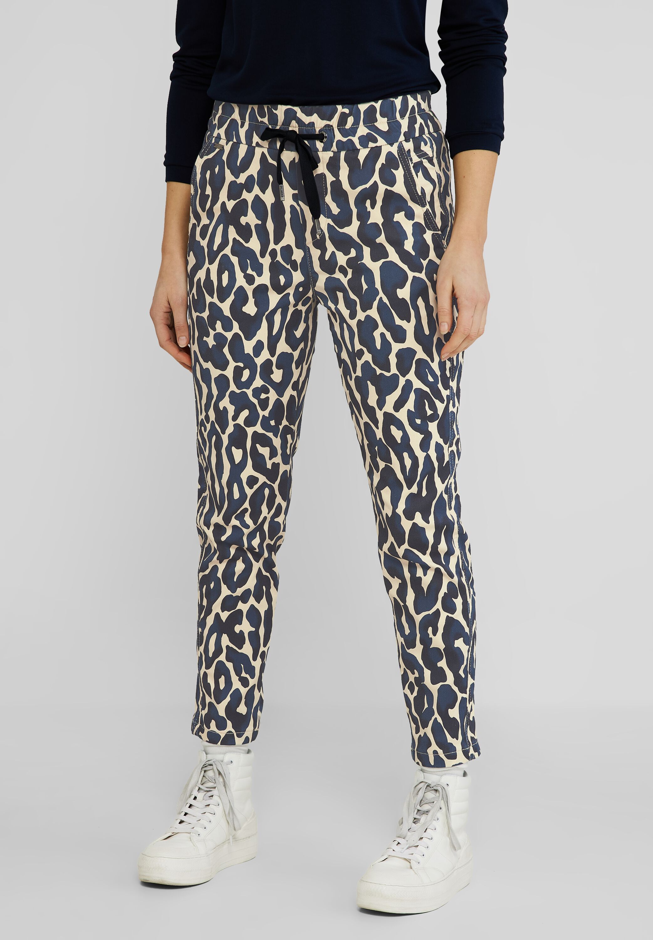 Loose Fit Hose mit Leoprint