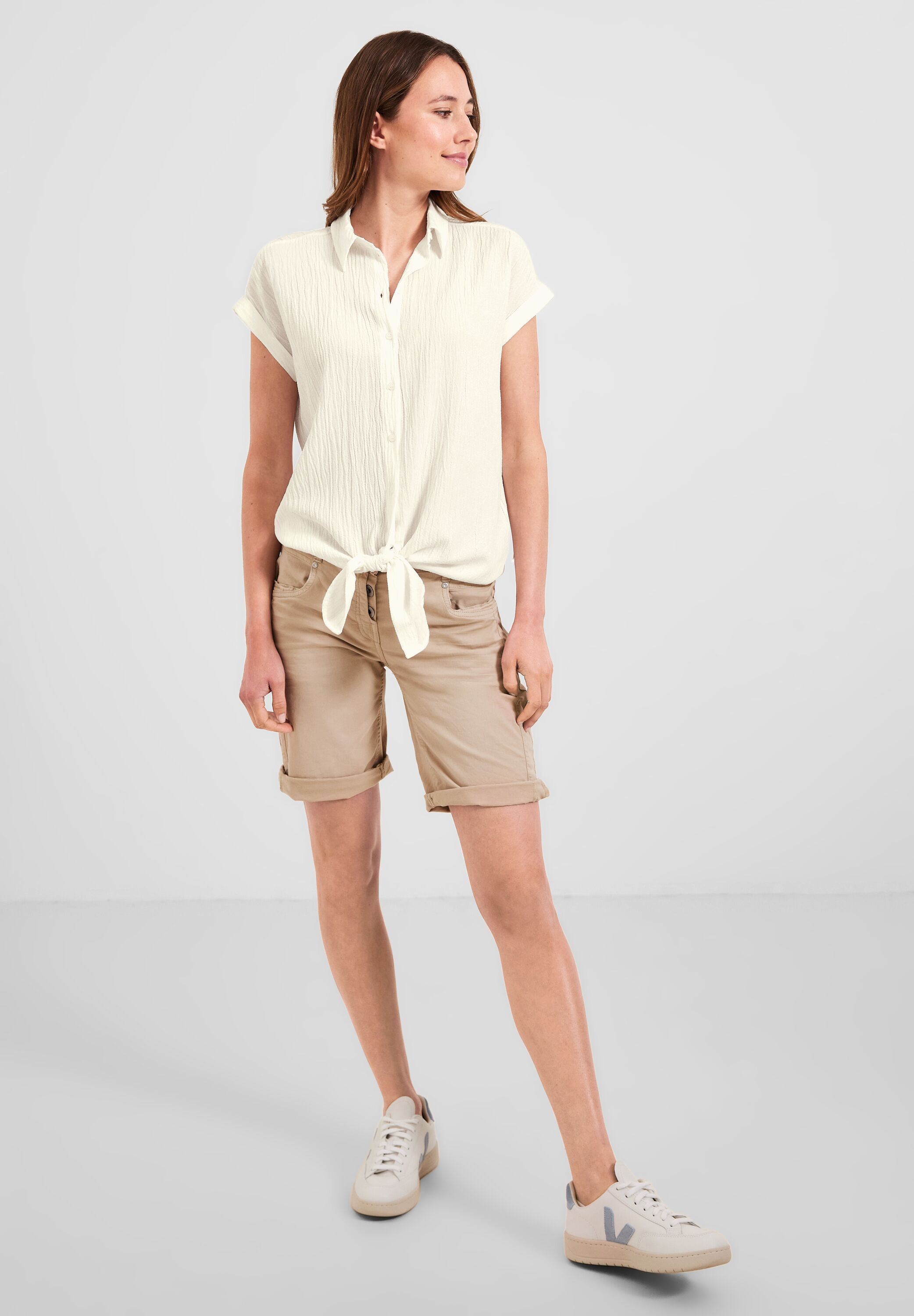 Bluse mit Knotendetail