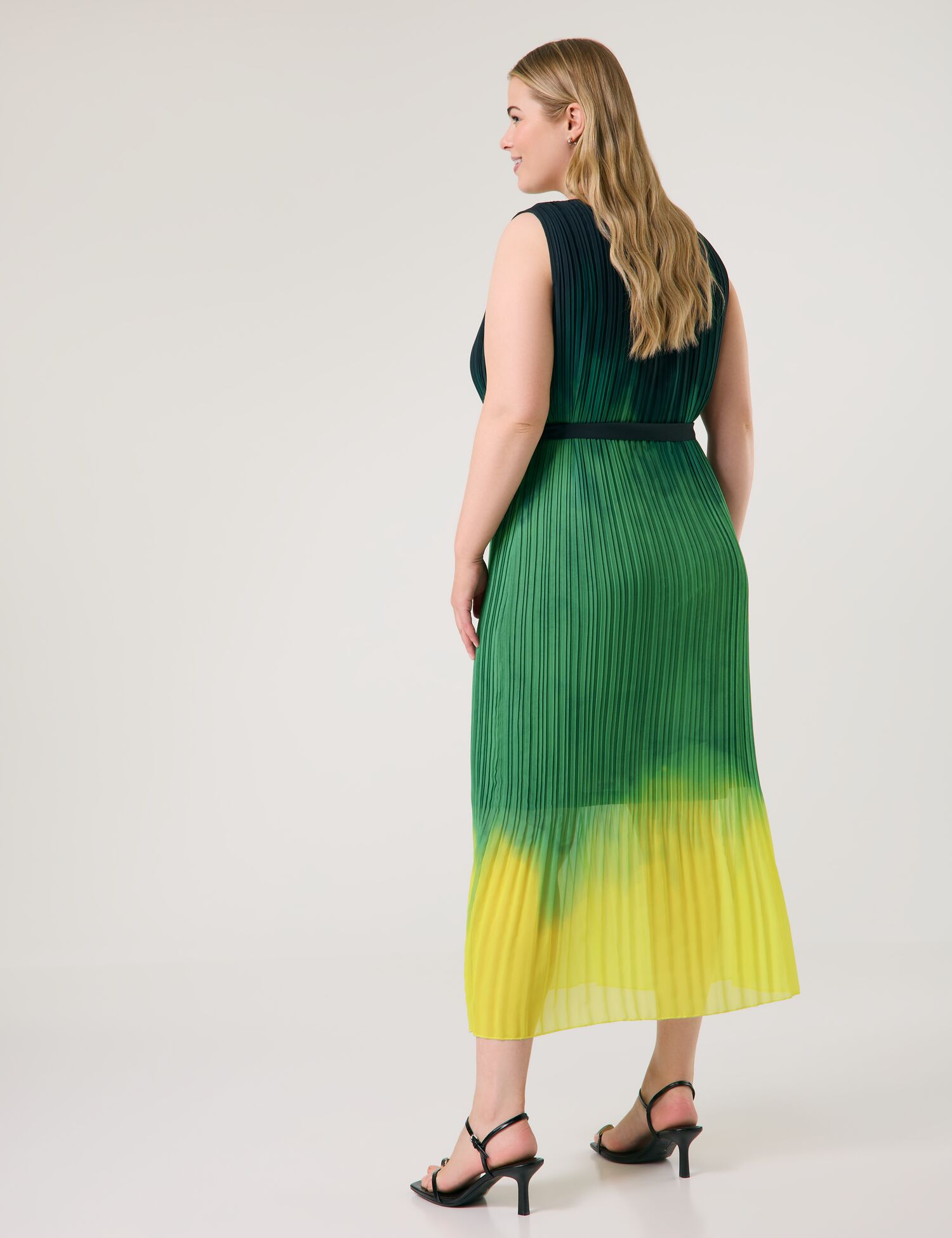 Ärmelloses Plisseekleid mit Farbverlauf