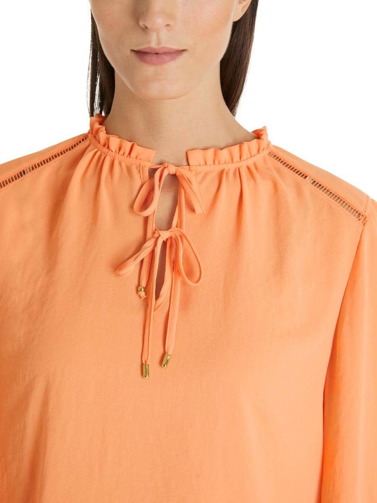Weite Bluse mit Smokdetails