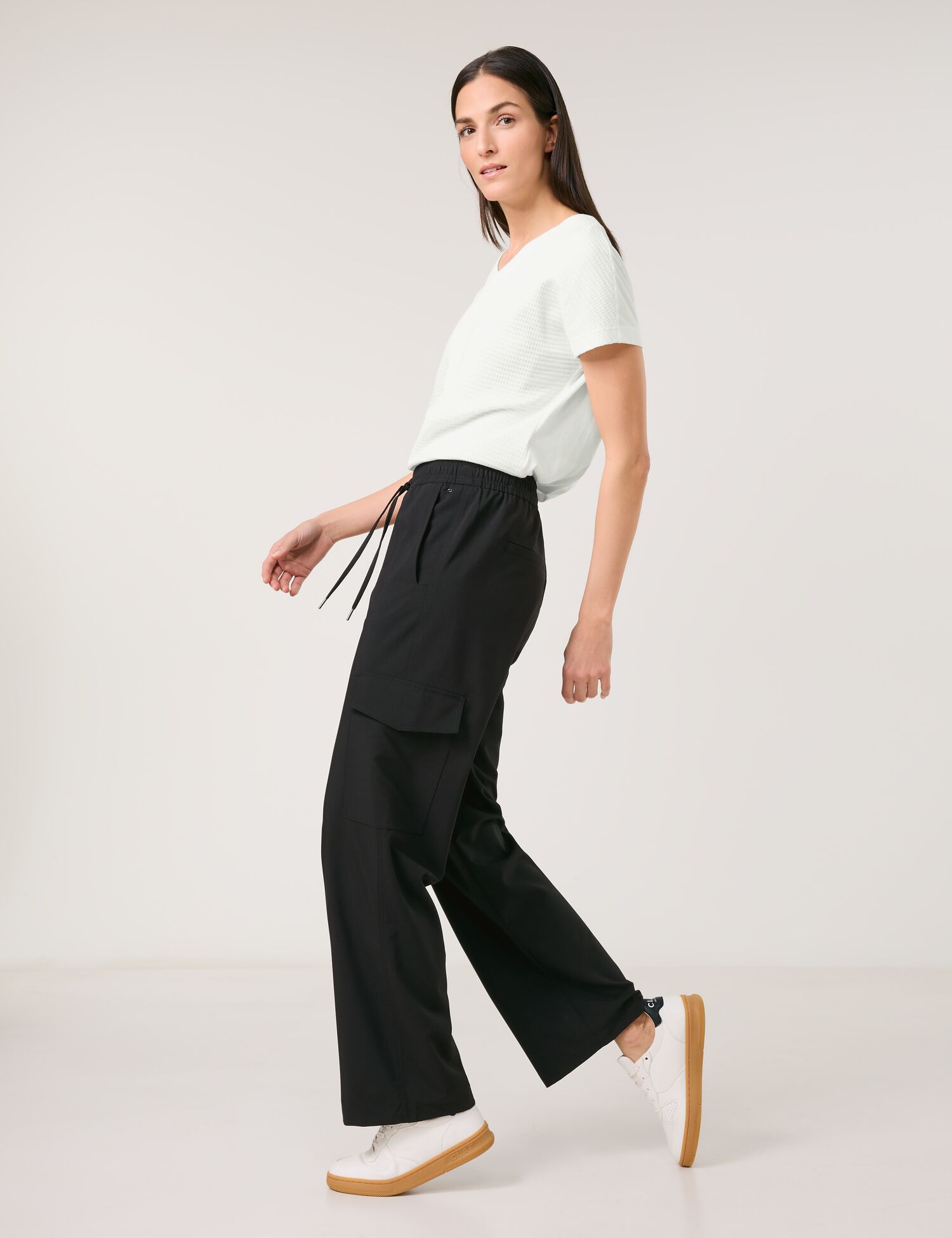 Fließende Schlupfhose mit Cargotaschen