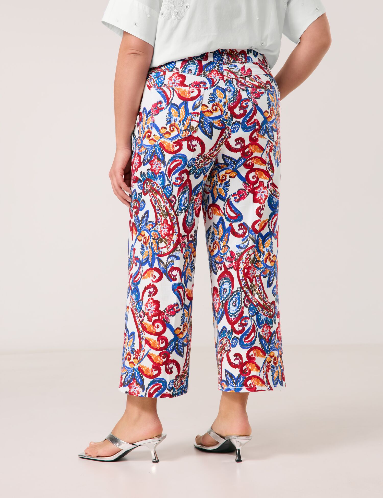 Weite 3/4 Hose mit Pailey-Print Lotta