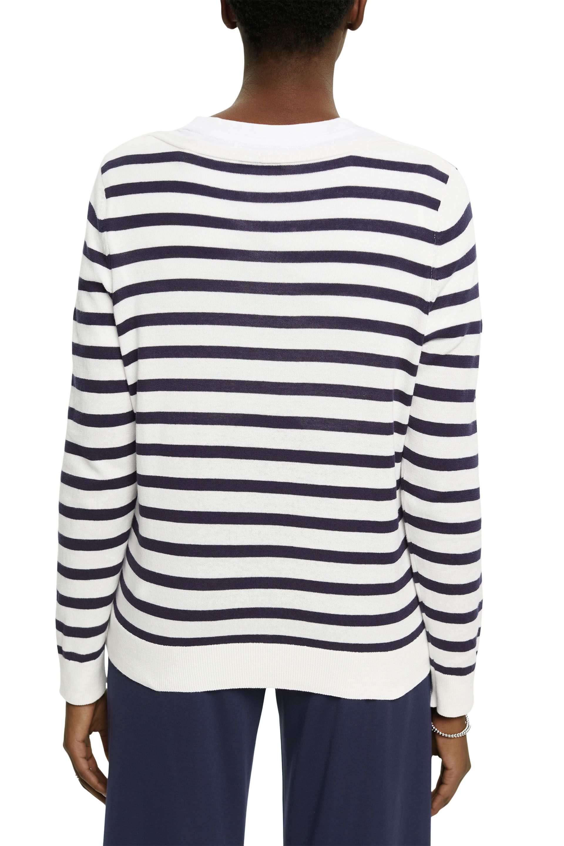 Gestreifter Pullover mit V-Ausschnitt