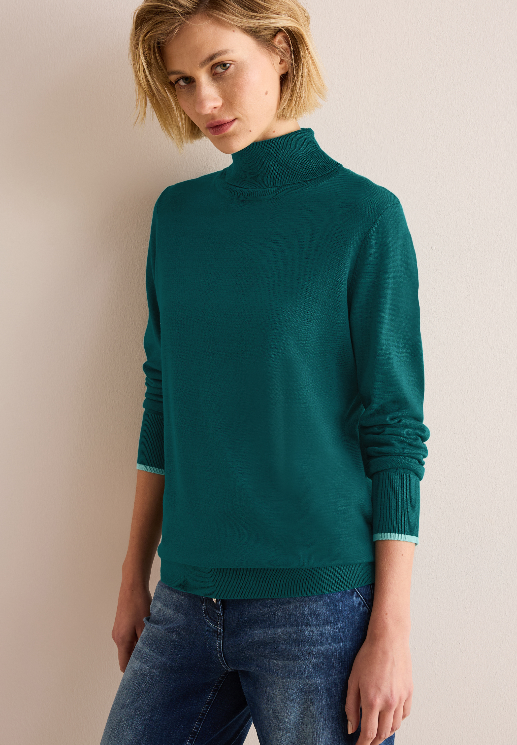 Basic Rollkragen-Pullover