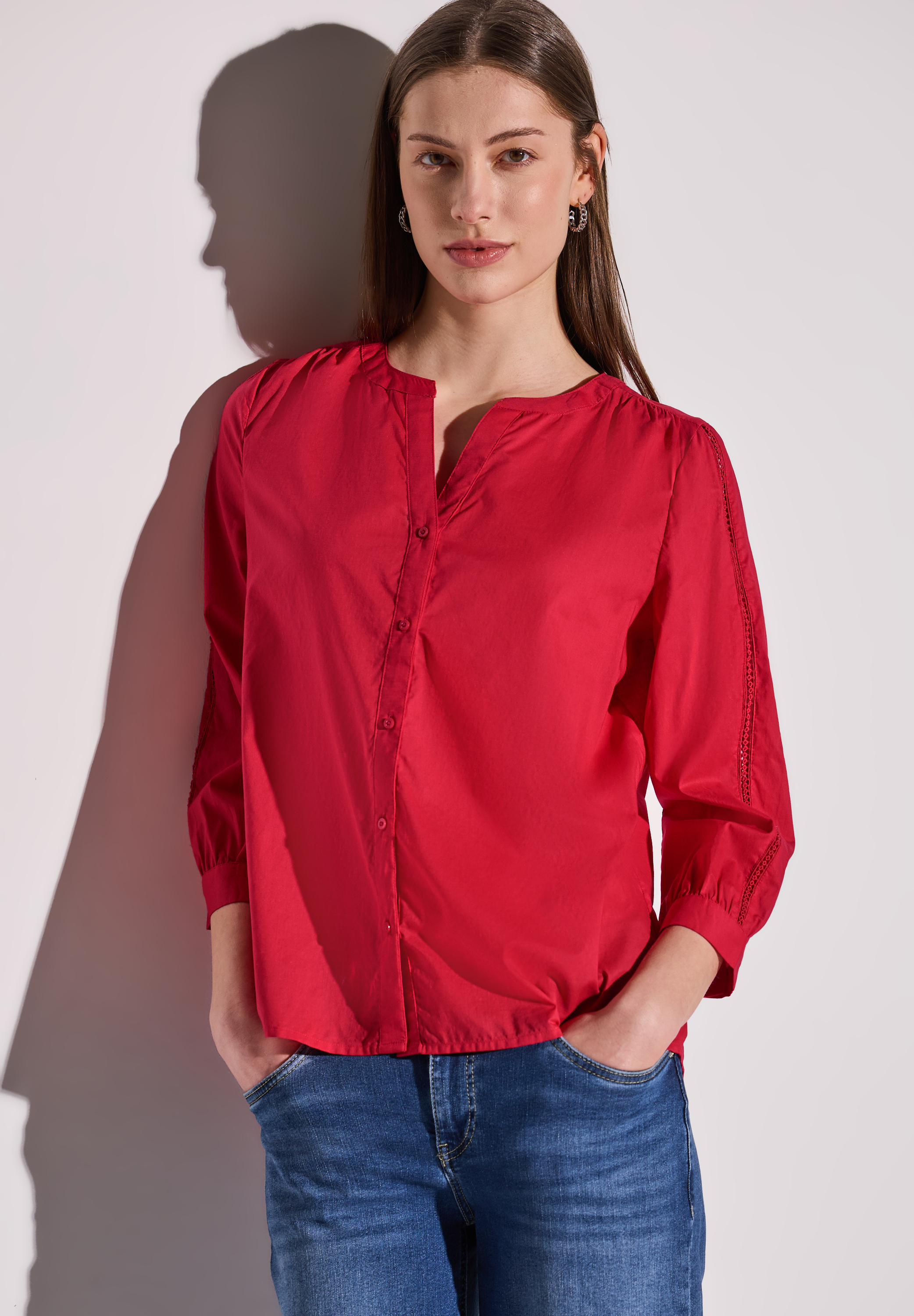 Bluse mit Tapedetails Bluse mit Tapedetails