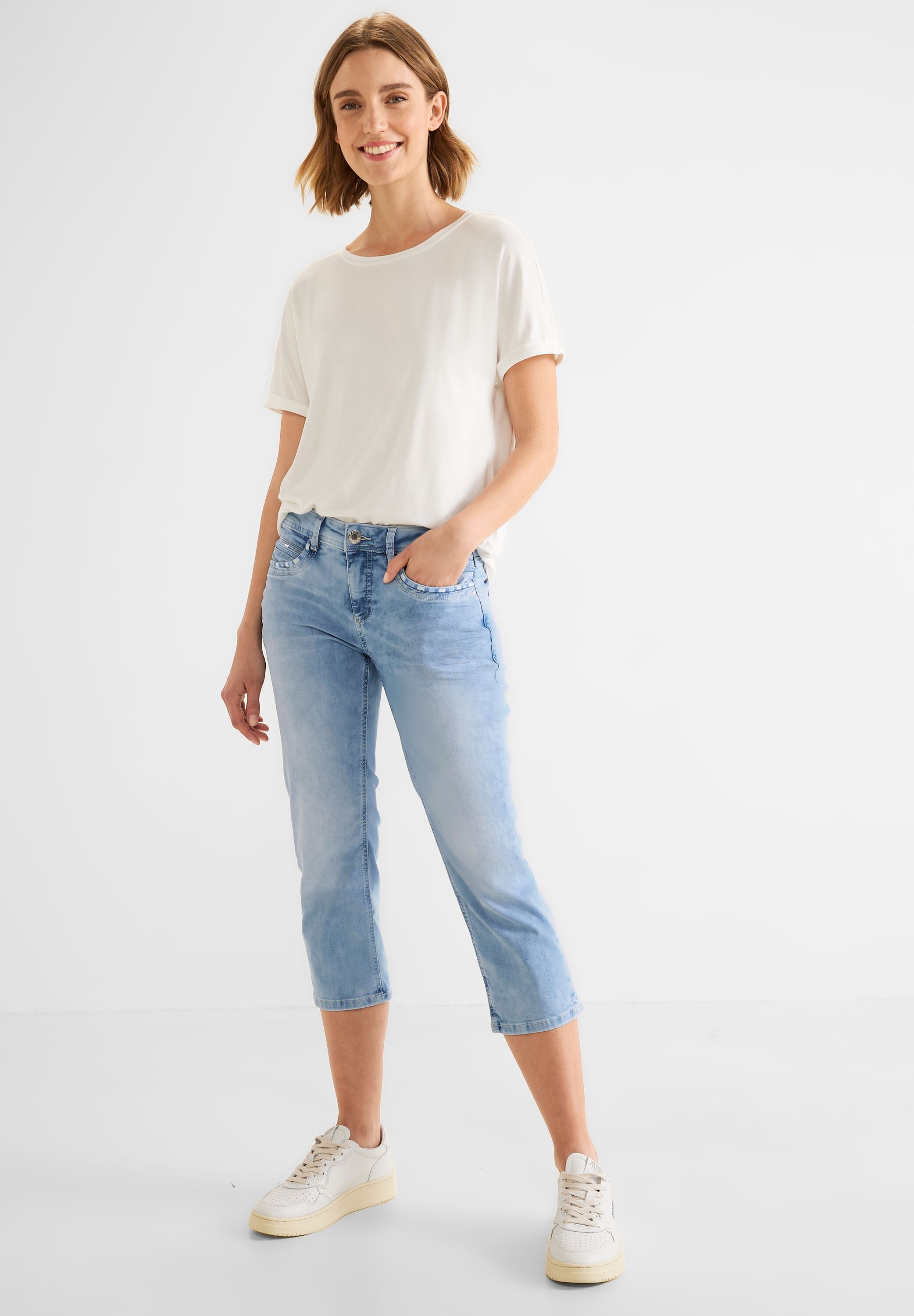 Casual Fit Jeans mit Stretch