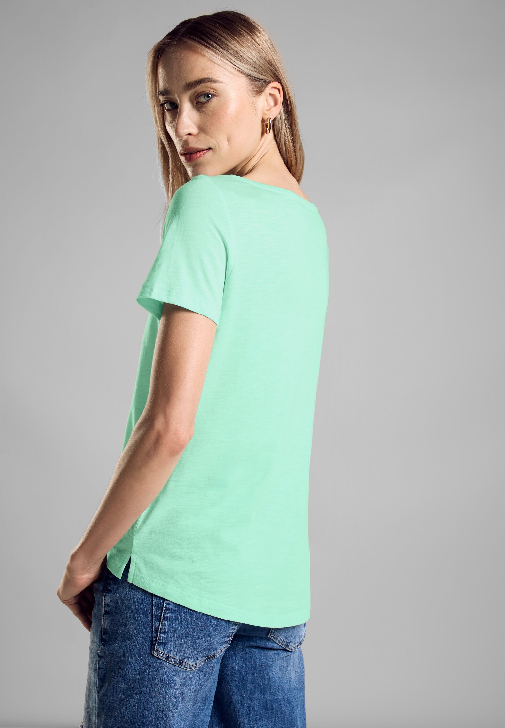 Basic T-Shirt