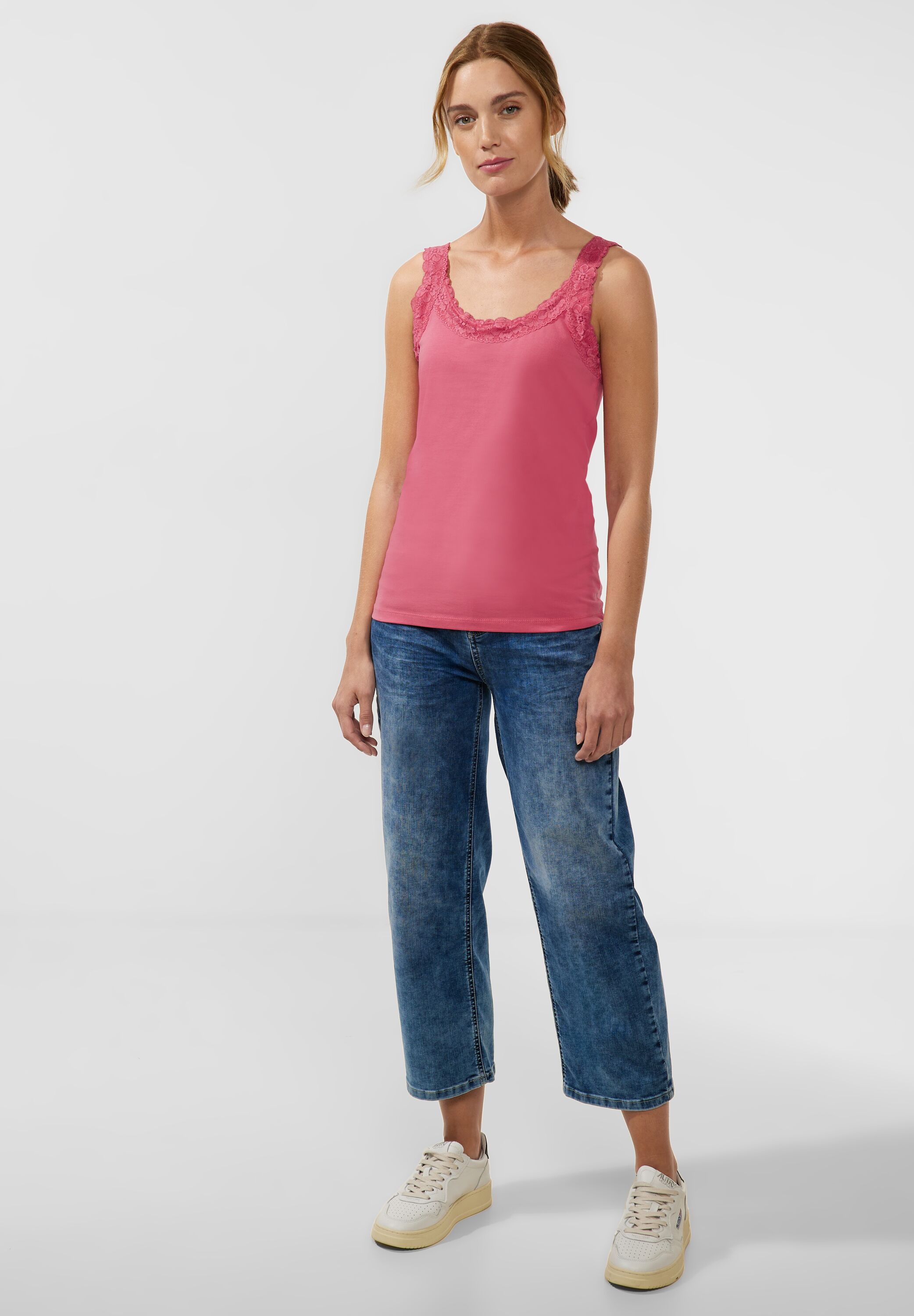 Basic Top mit Spitze