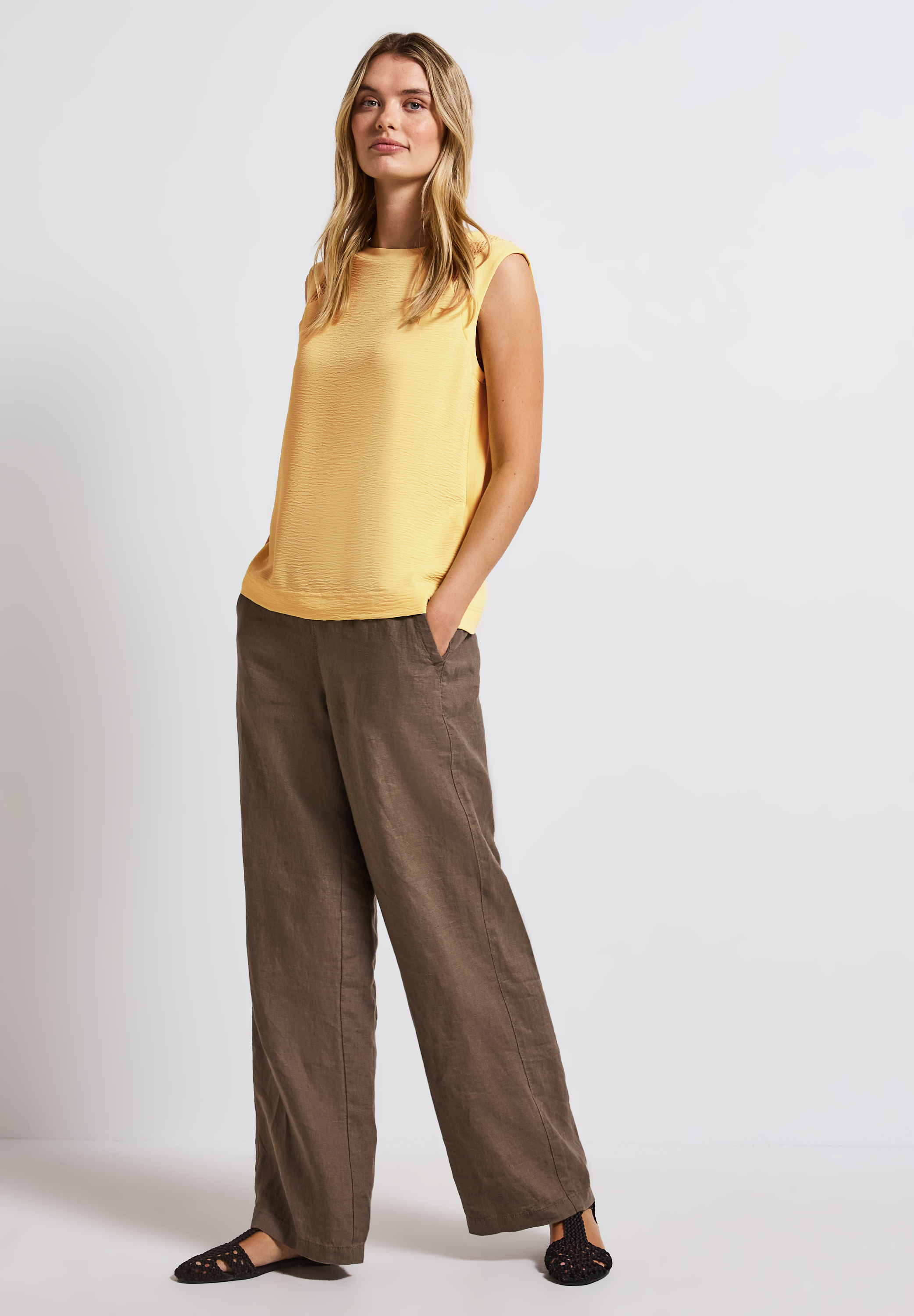 Top mit Mesh-Details