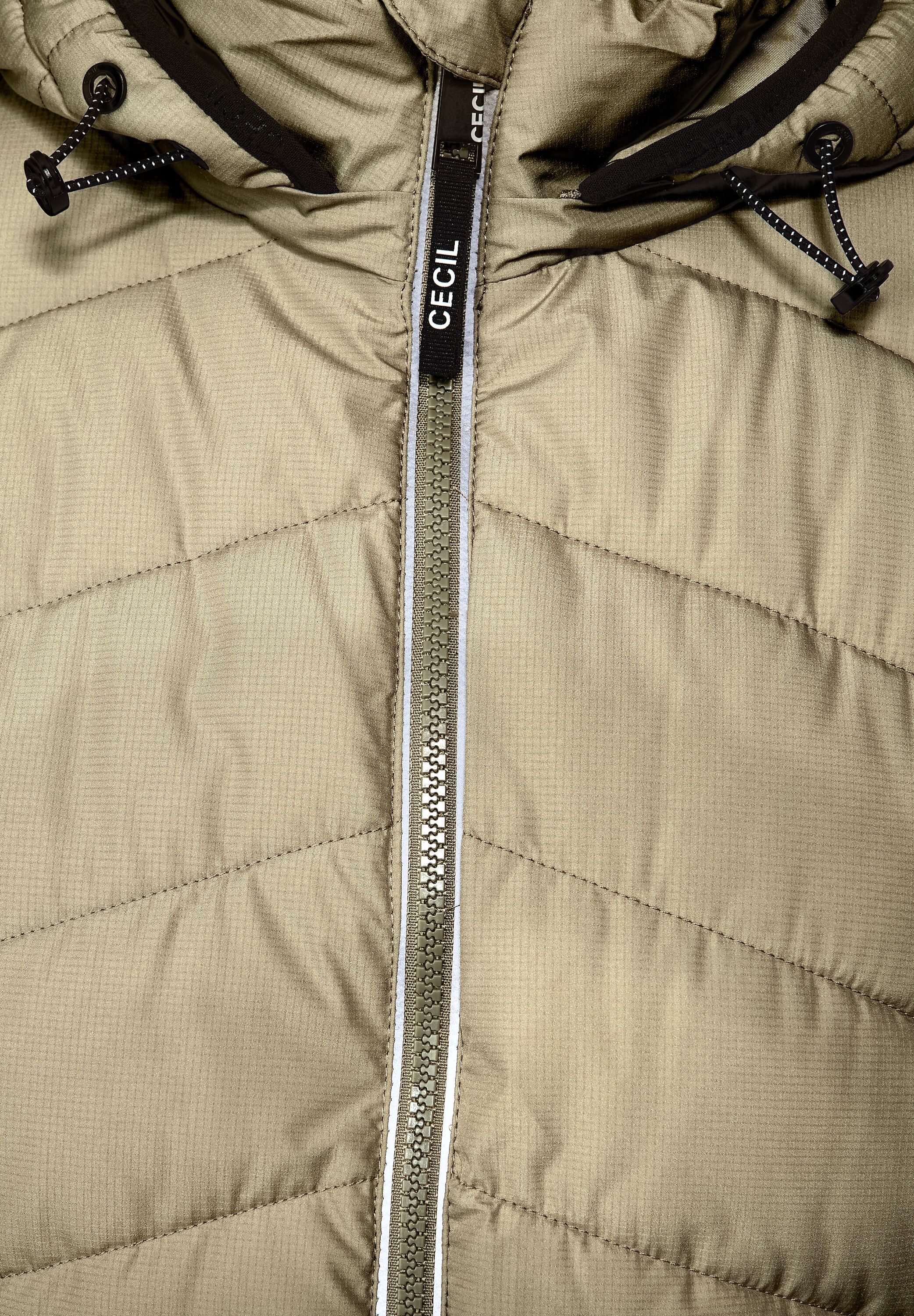Steppjacke mit Kapuze