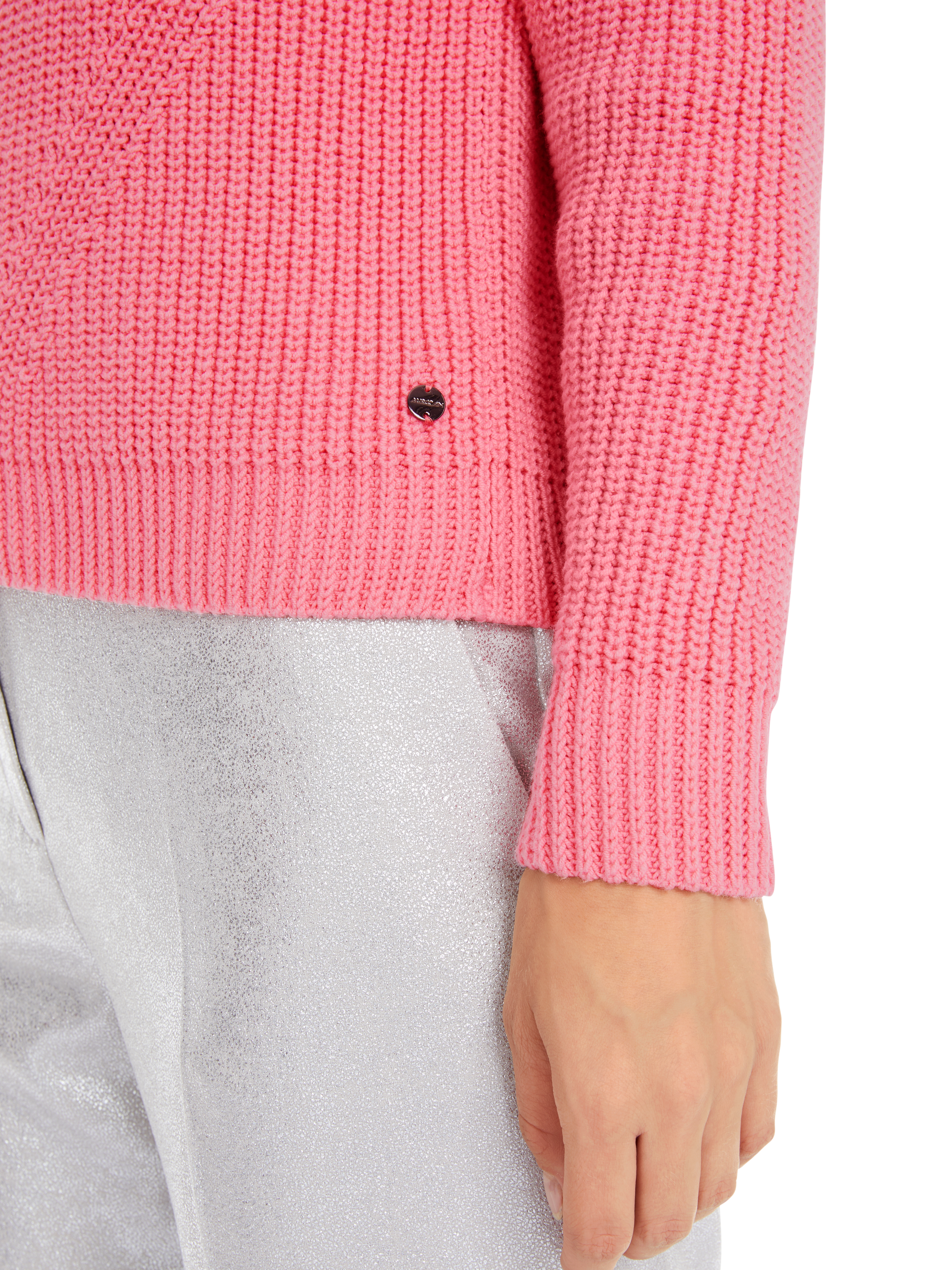 Sweater mit V-Neck Knitted in Germany