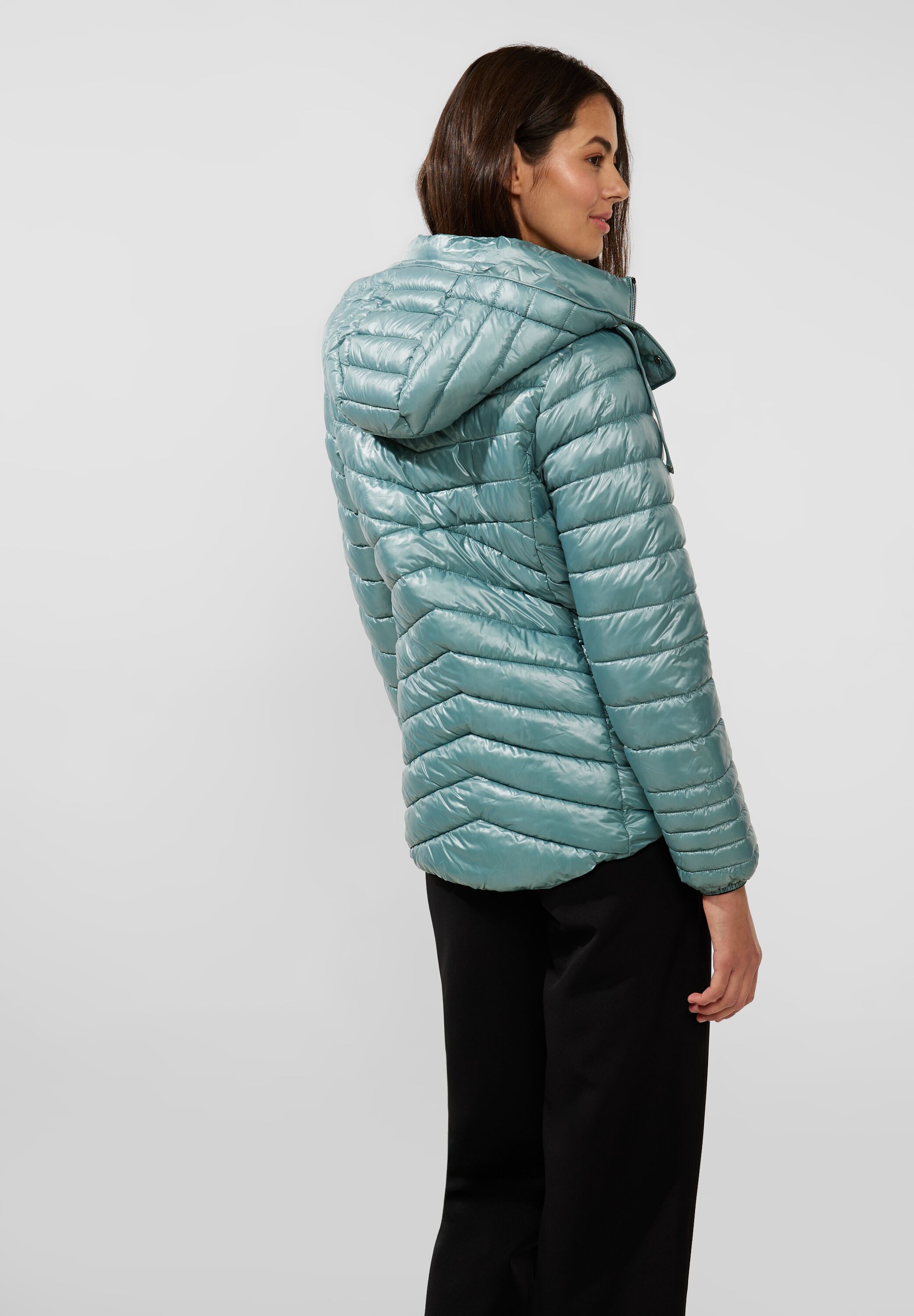 Kurze Steppjacke mit Kapuze