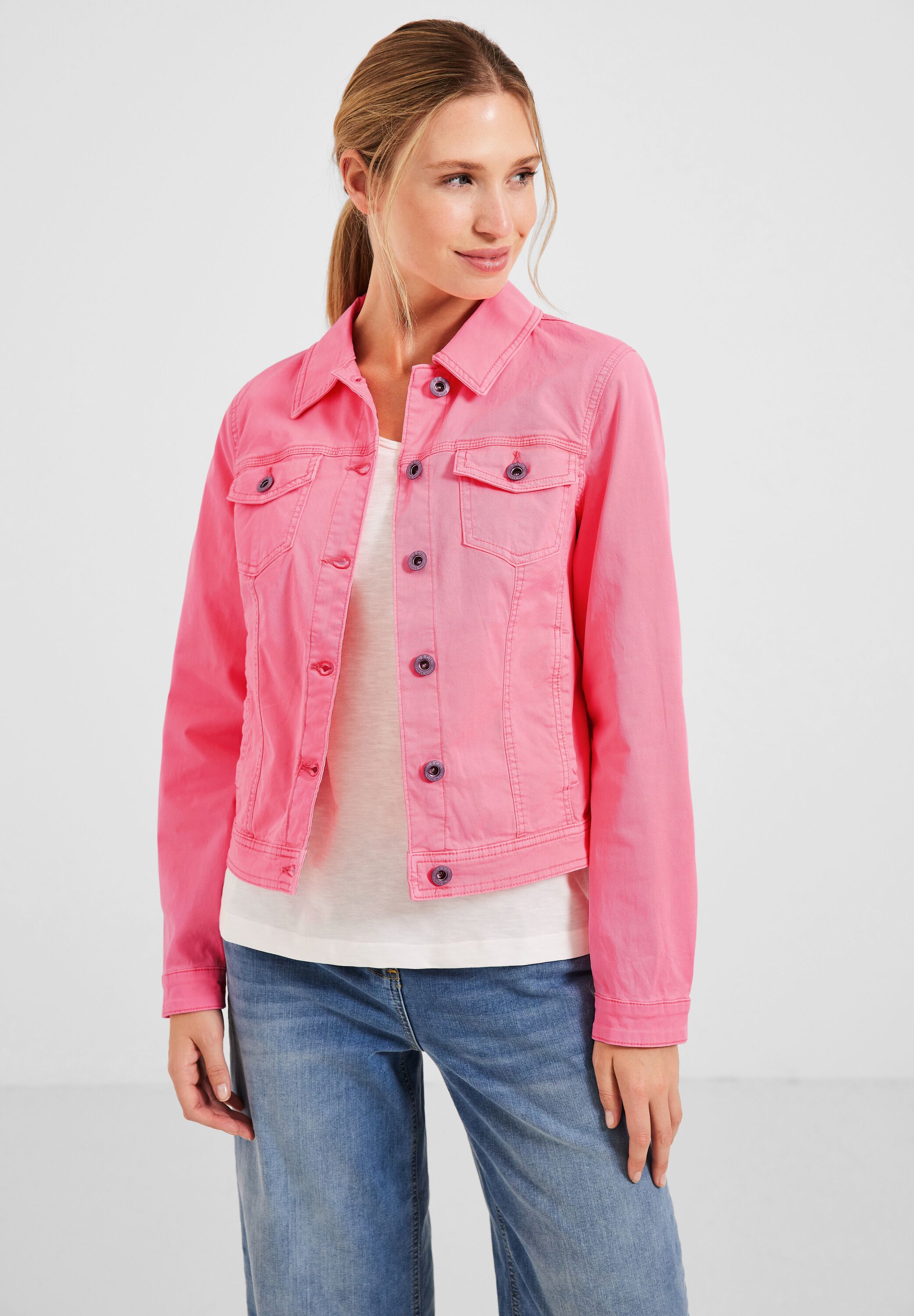 Farbige Jeansjacke