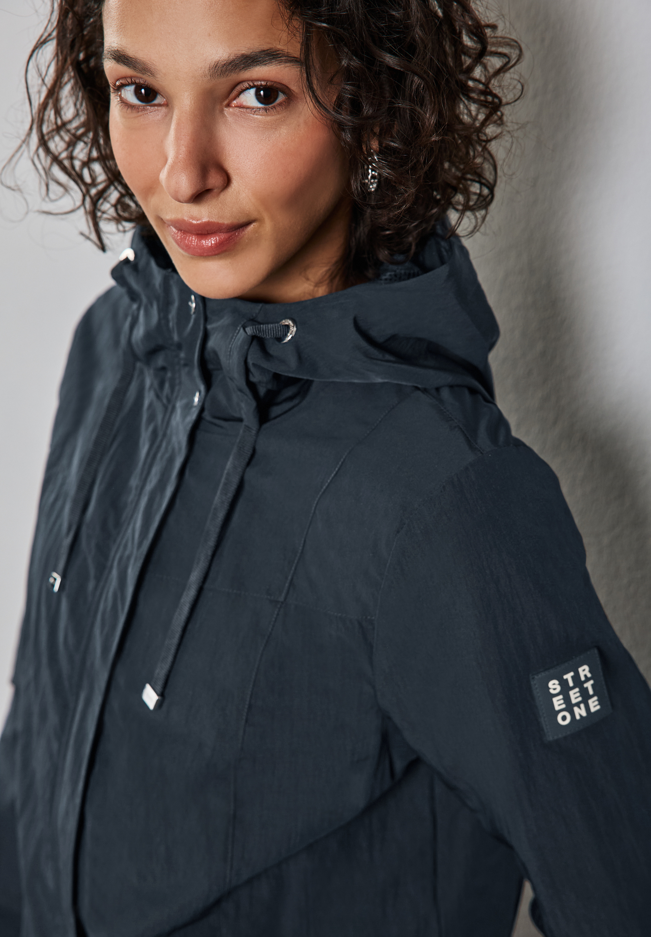 Moderner Windbreaker