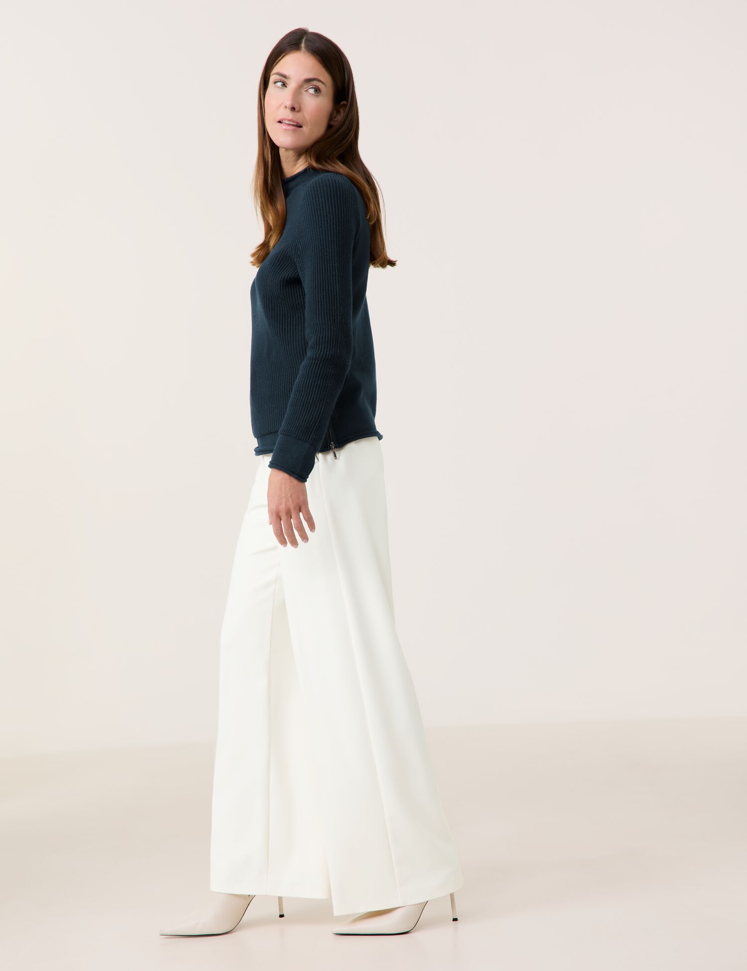 Gerippter Pullover mit Dekozipper in der Seitennaht