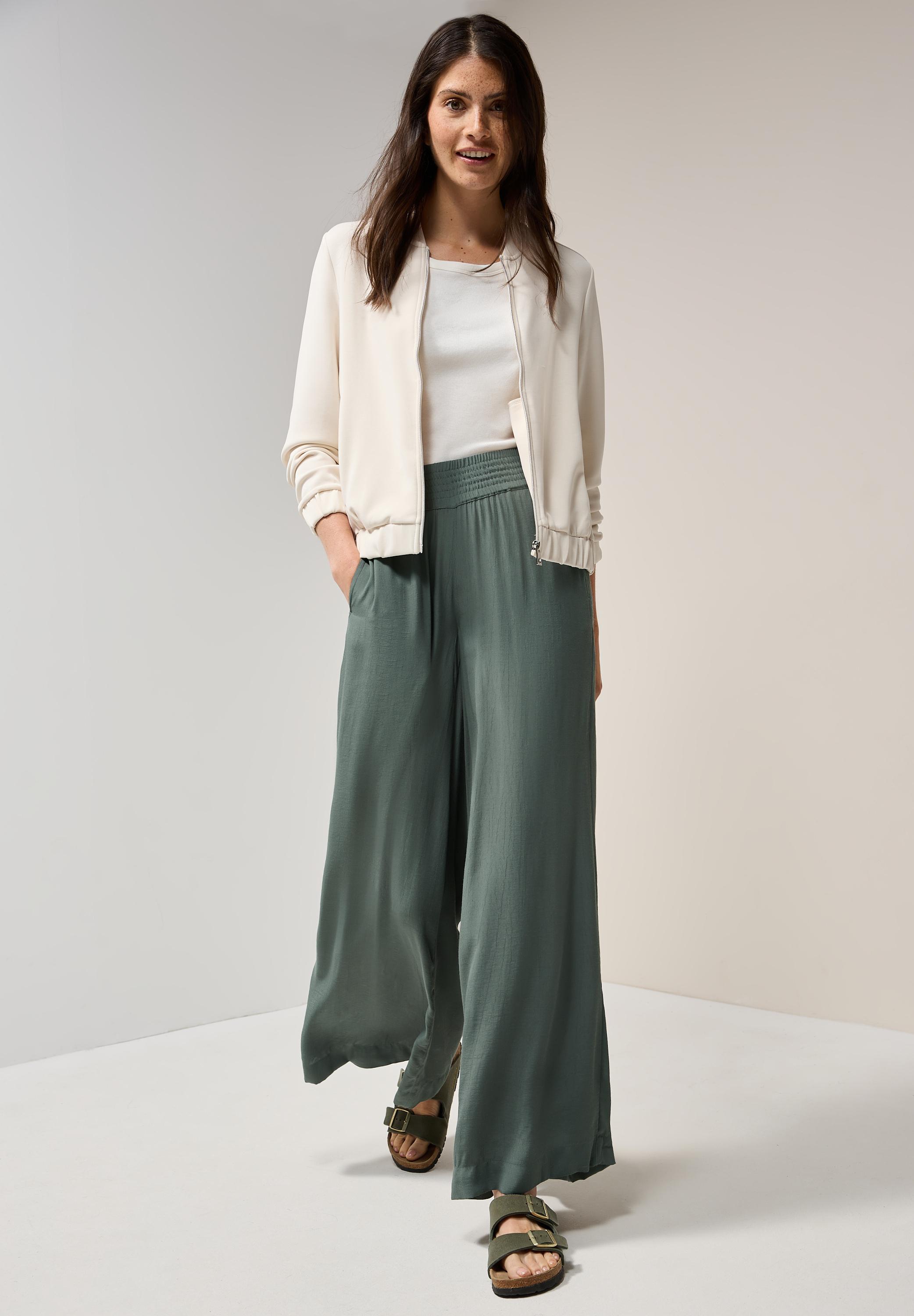 Wide Leg Crepe Hose