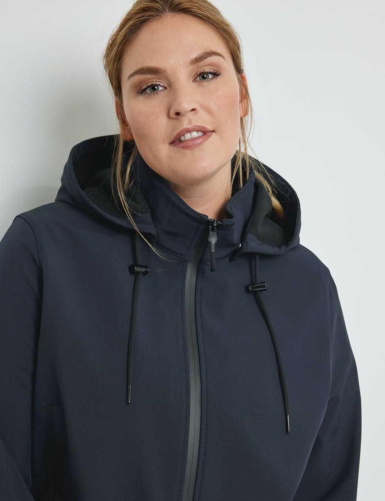 Wind- und wasserabweisende Softshelljacke