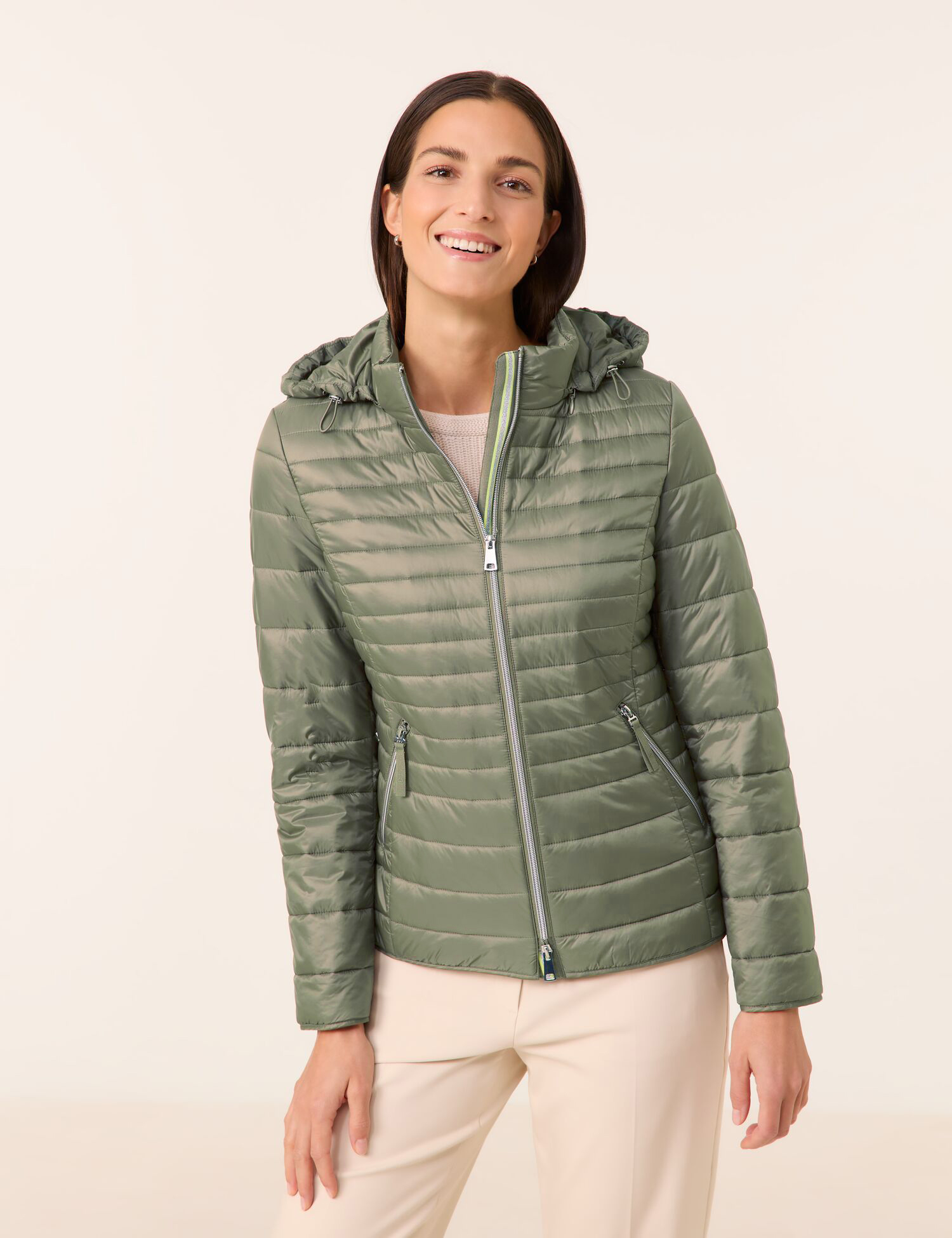 Steppjacke mit abnehmbarer Kapuze
