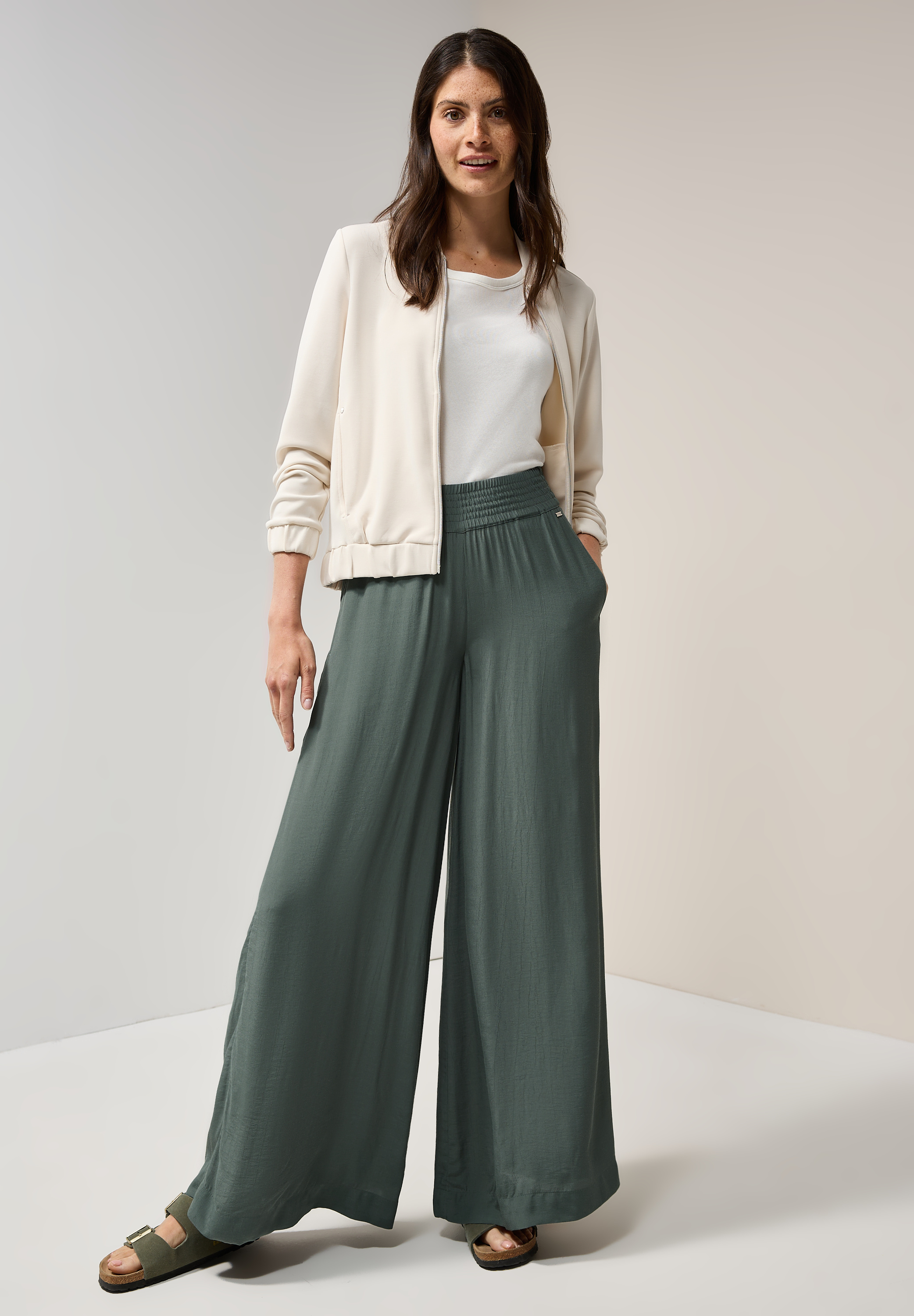 Wide Leg Crepe Hose