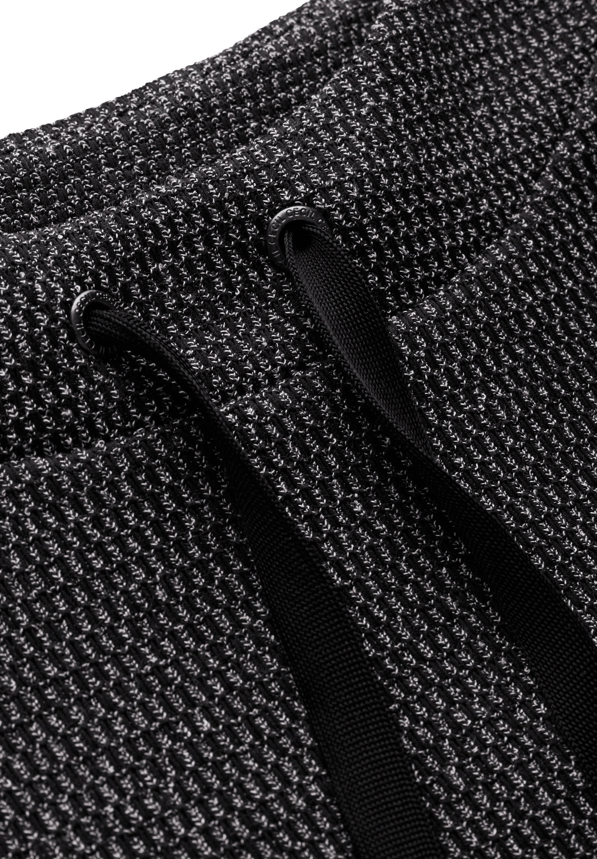 Bouclé-Kleid