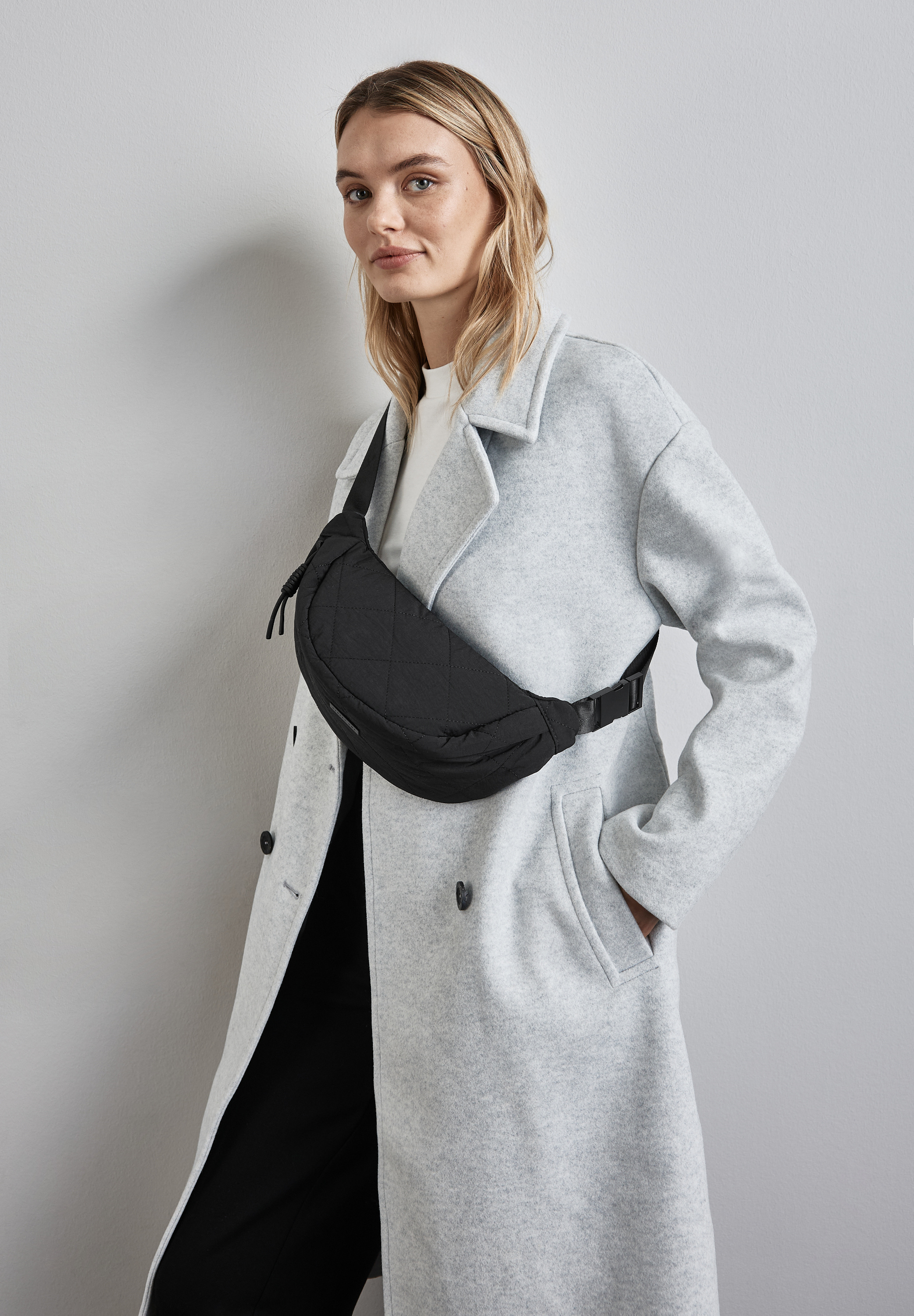 Bauchtasche mit Steppmuster