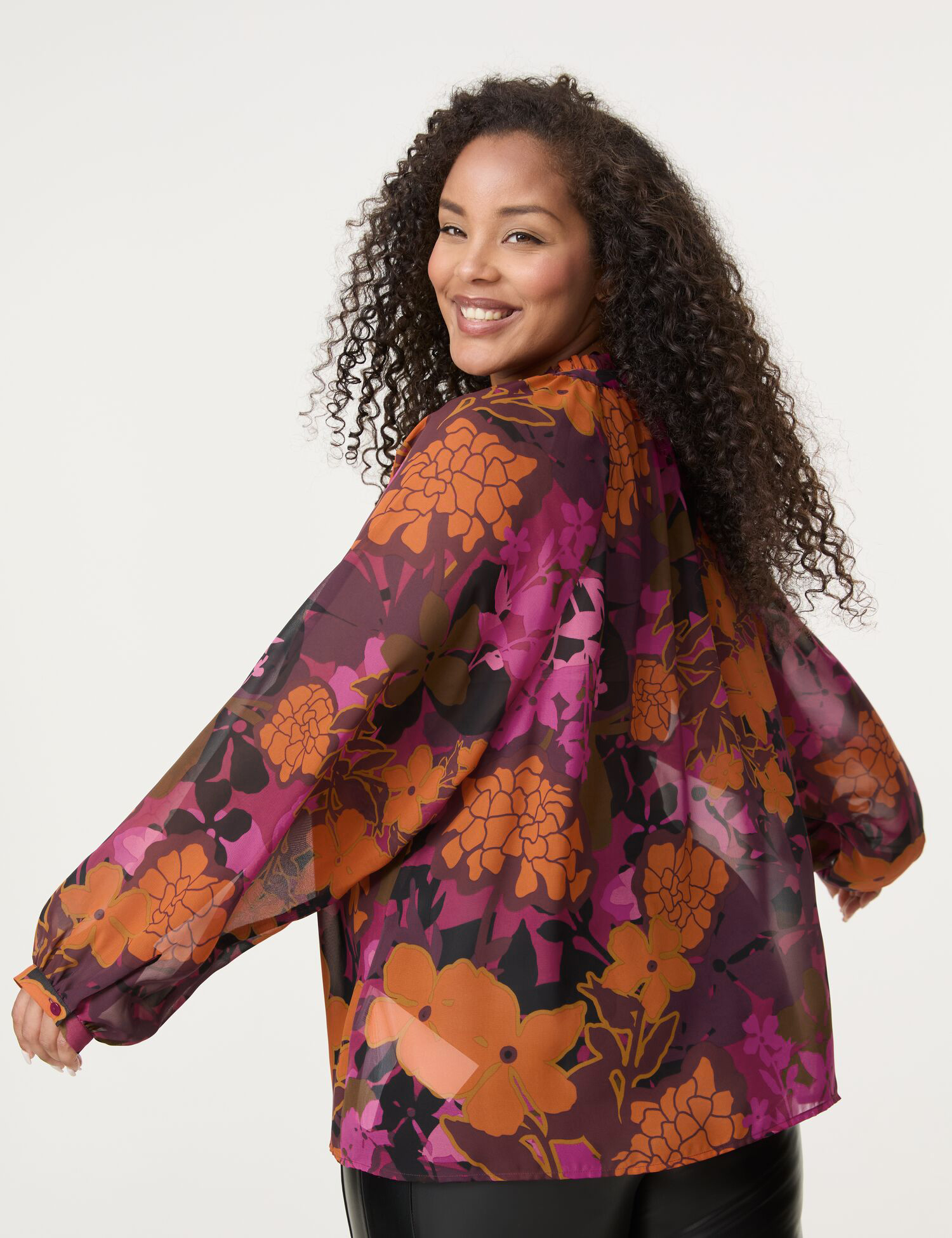 Bluse mit Rüschenkragen