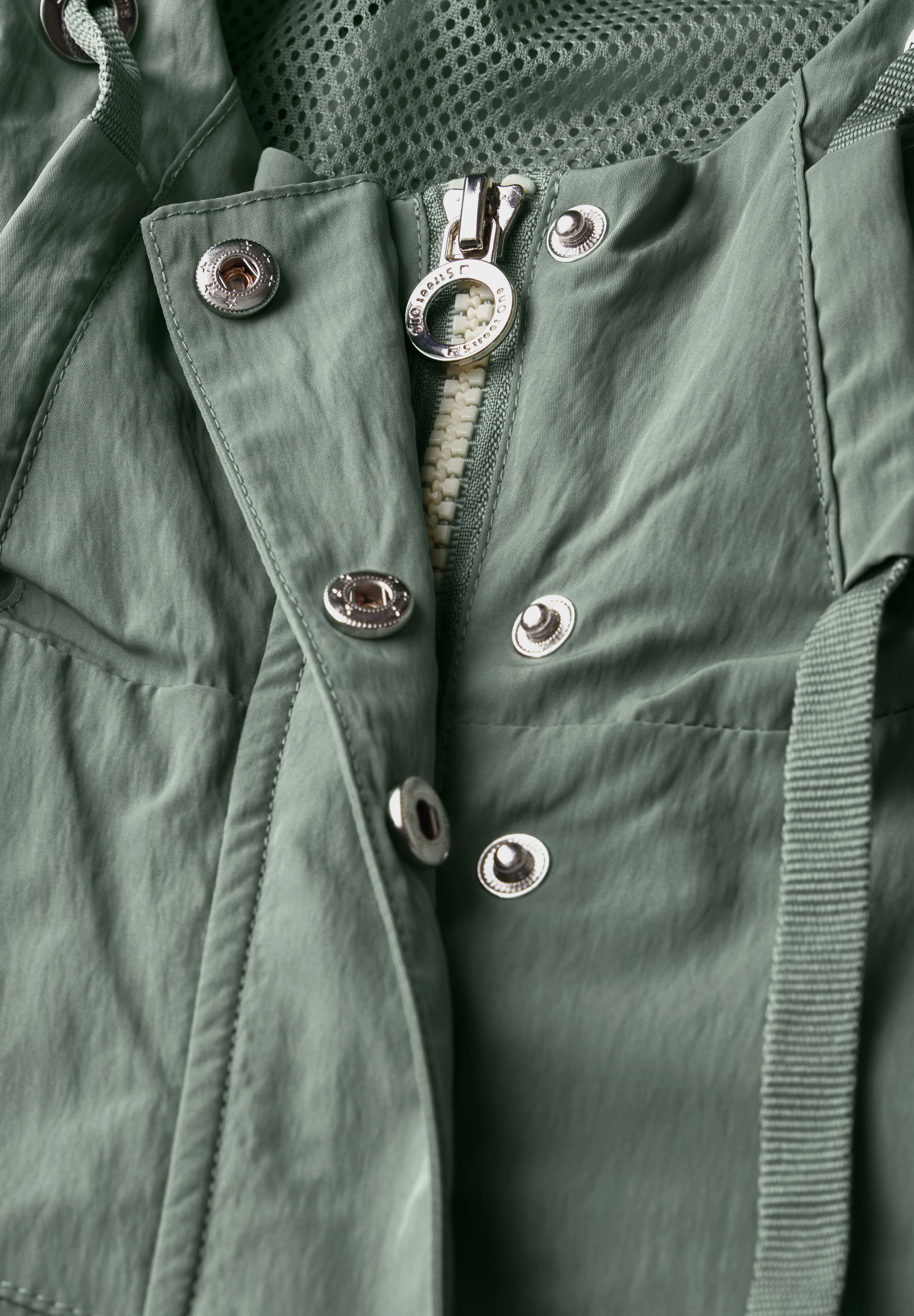 Moderner Windbreaker