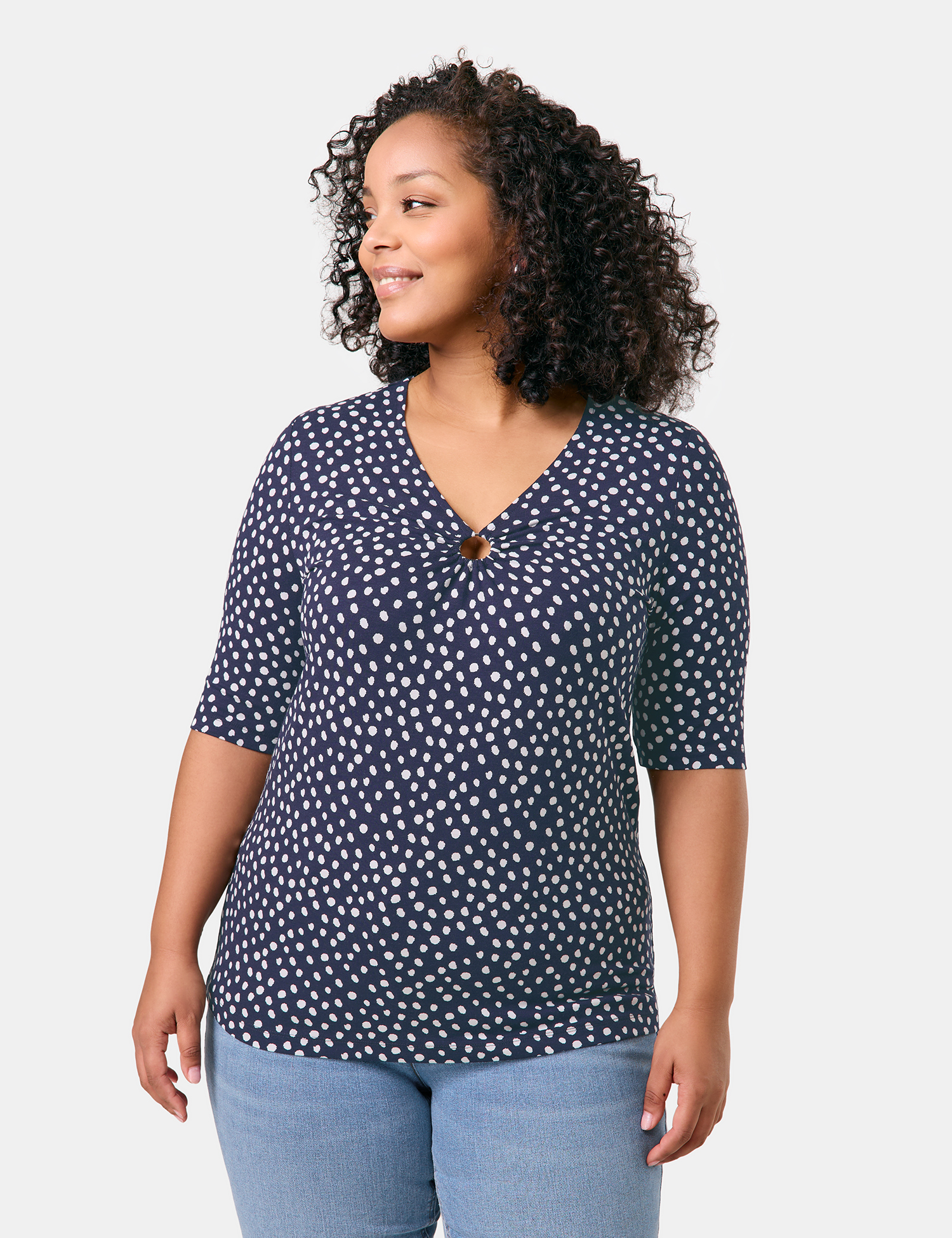 Gepunktetes Halbarmshirt mit Zierring