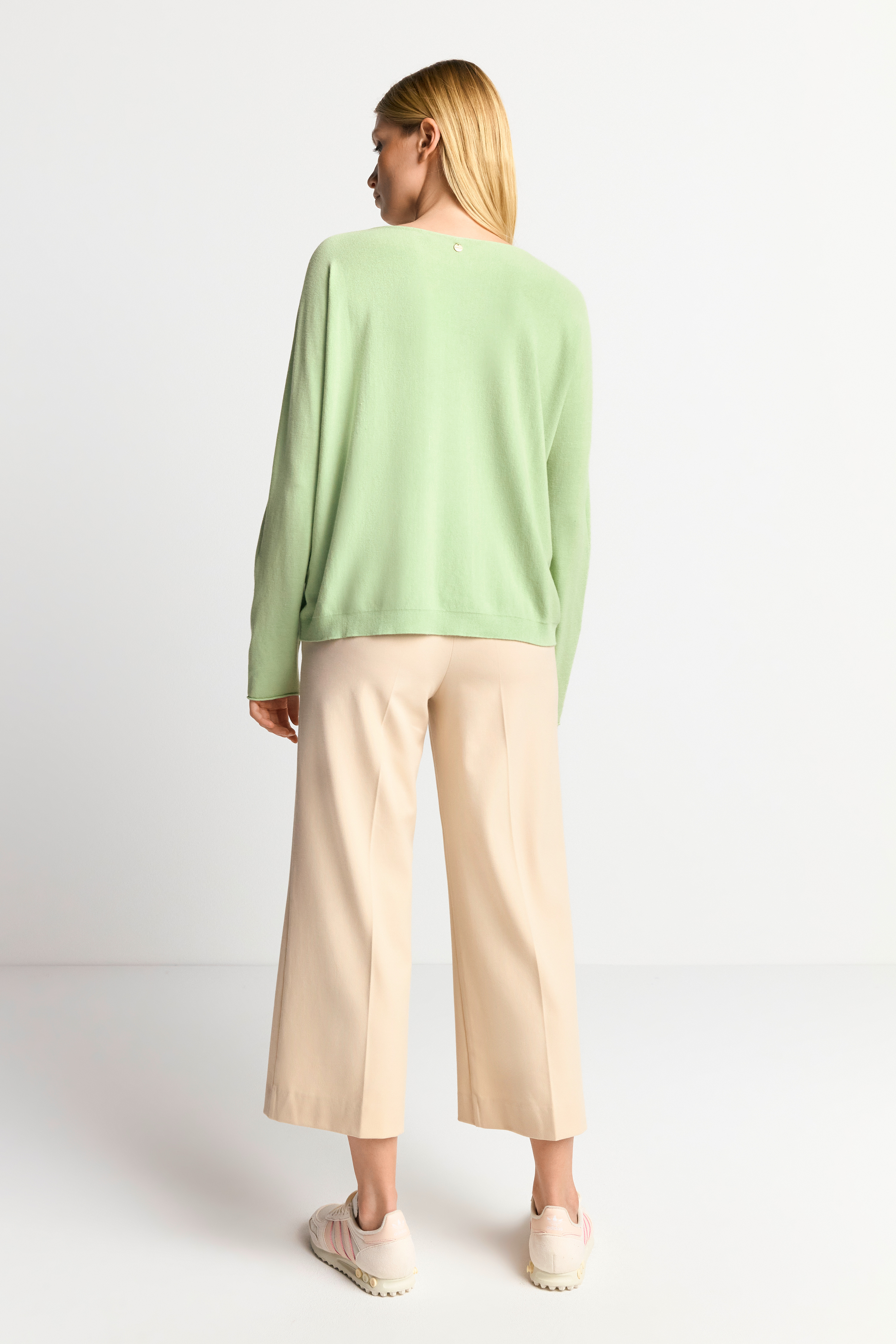 Seamless boat neck