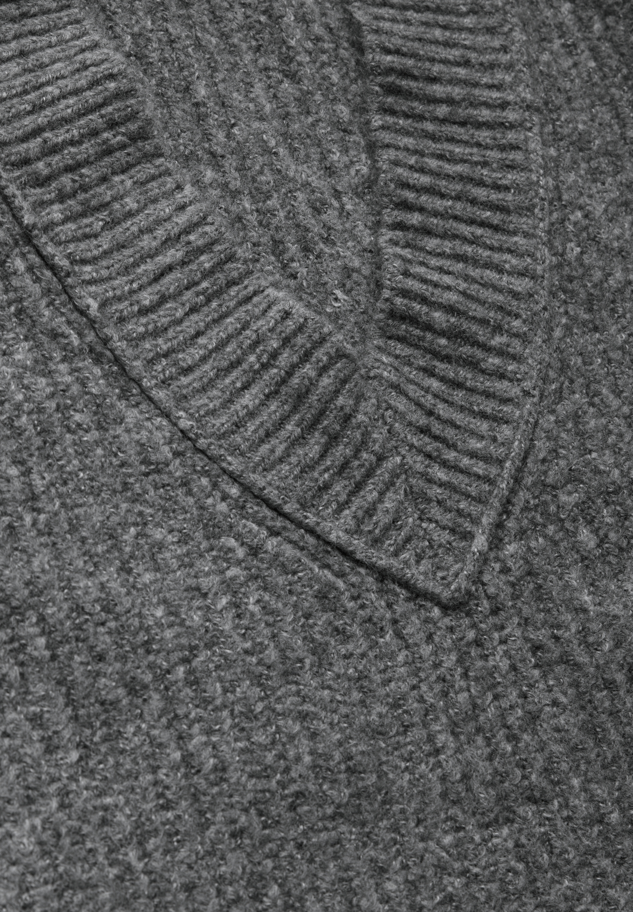 Pullover mit V-Ausschnitt