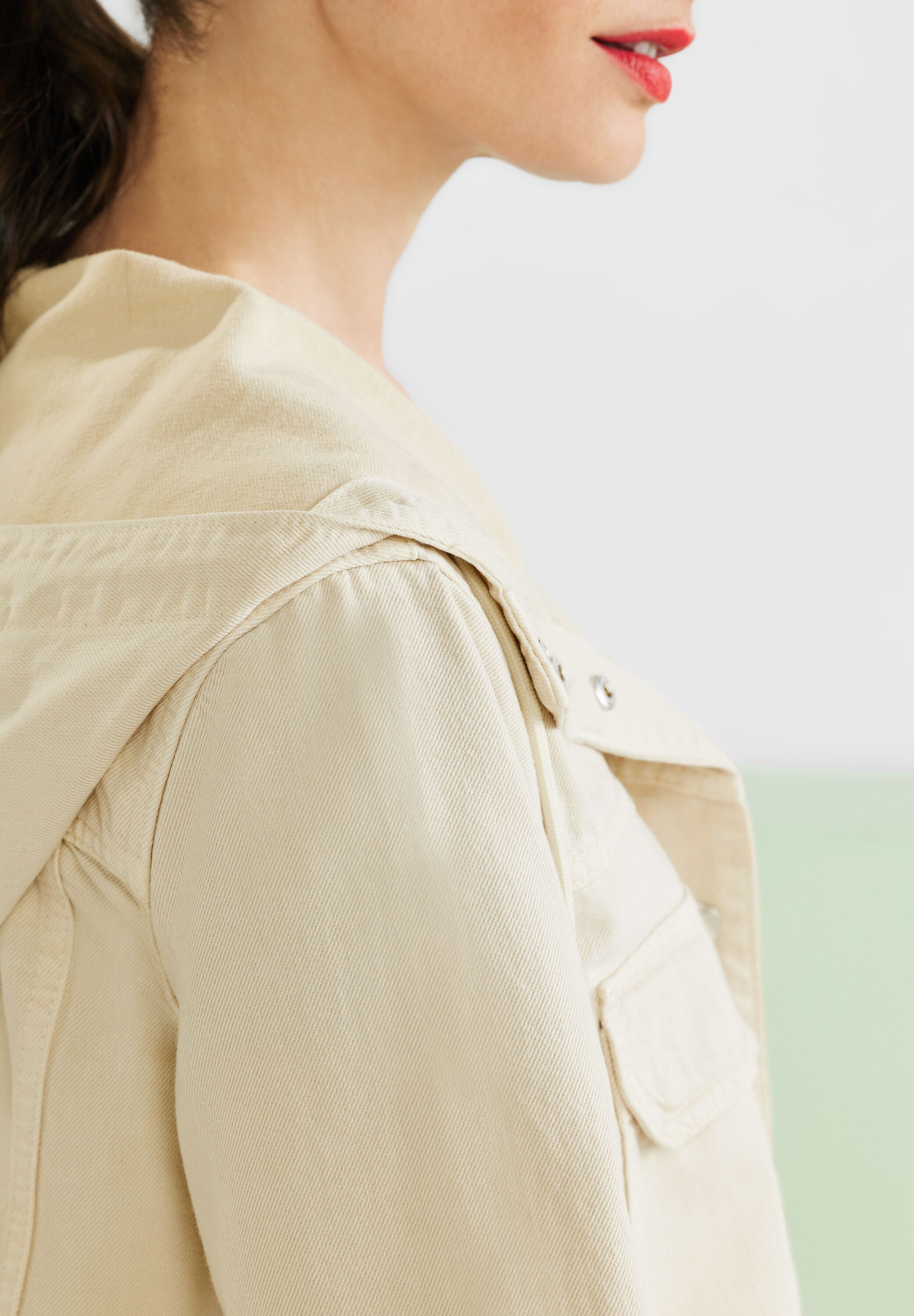 Jeansjacke mit Kapuze