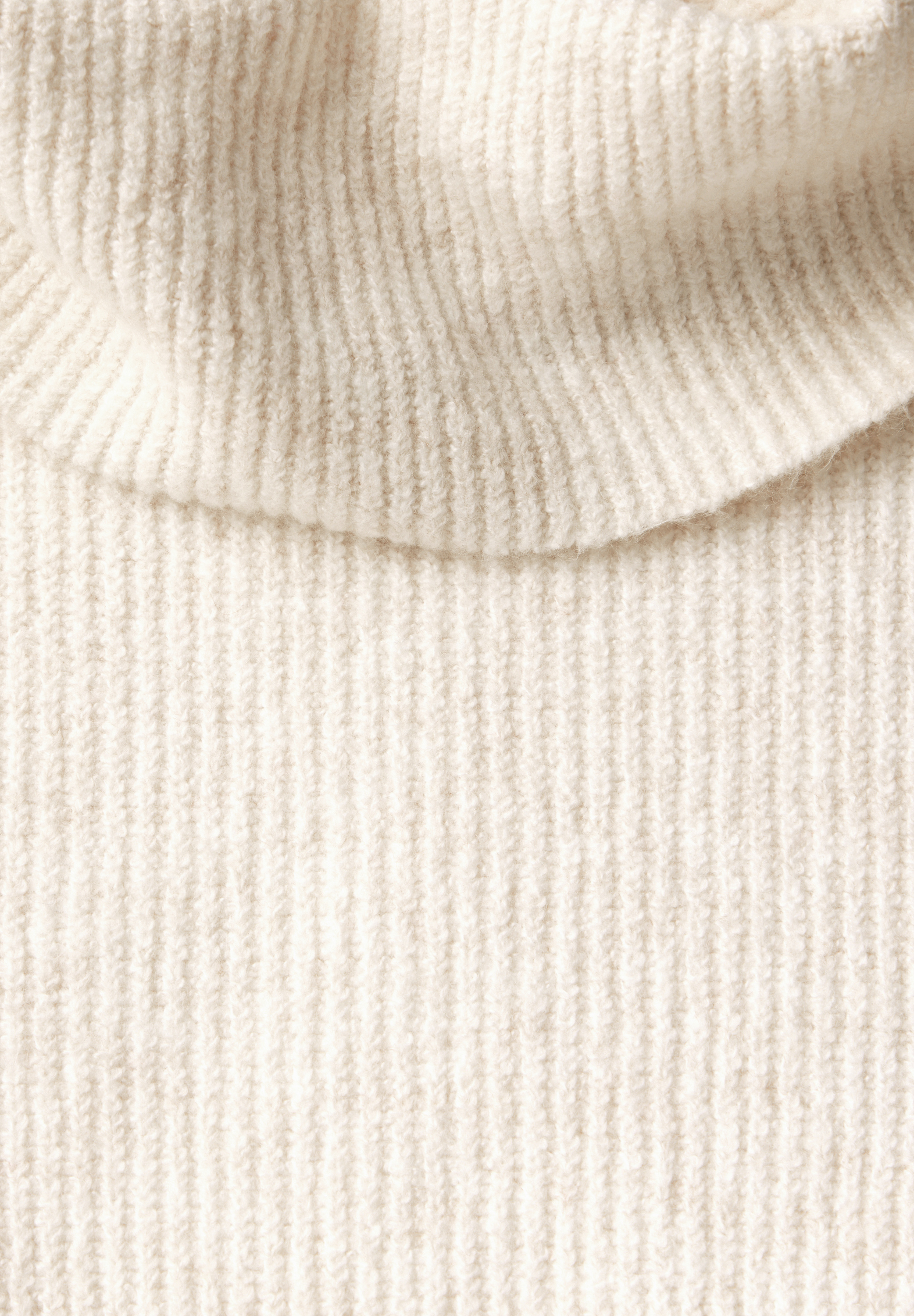 Kleid mit Rollkragen