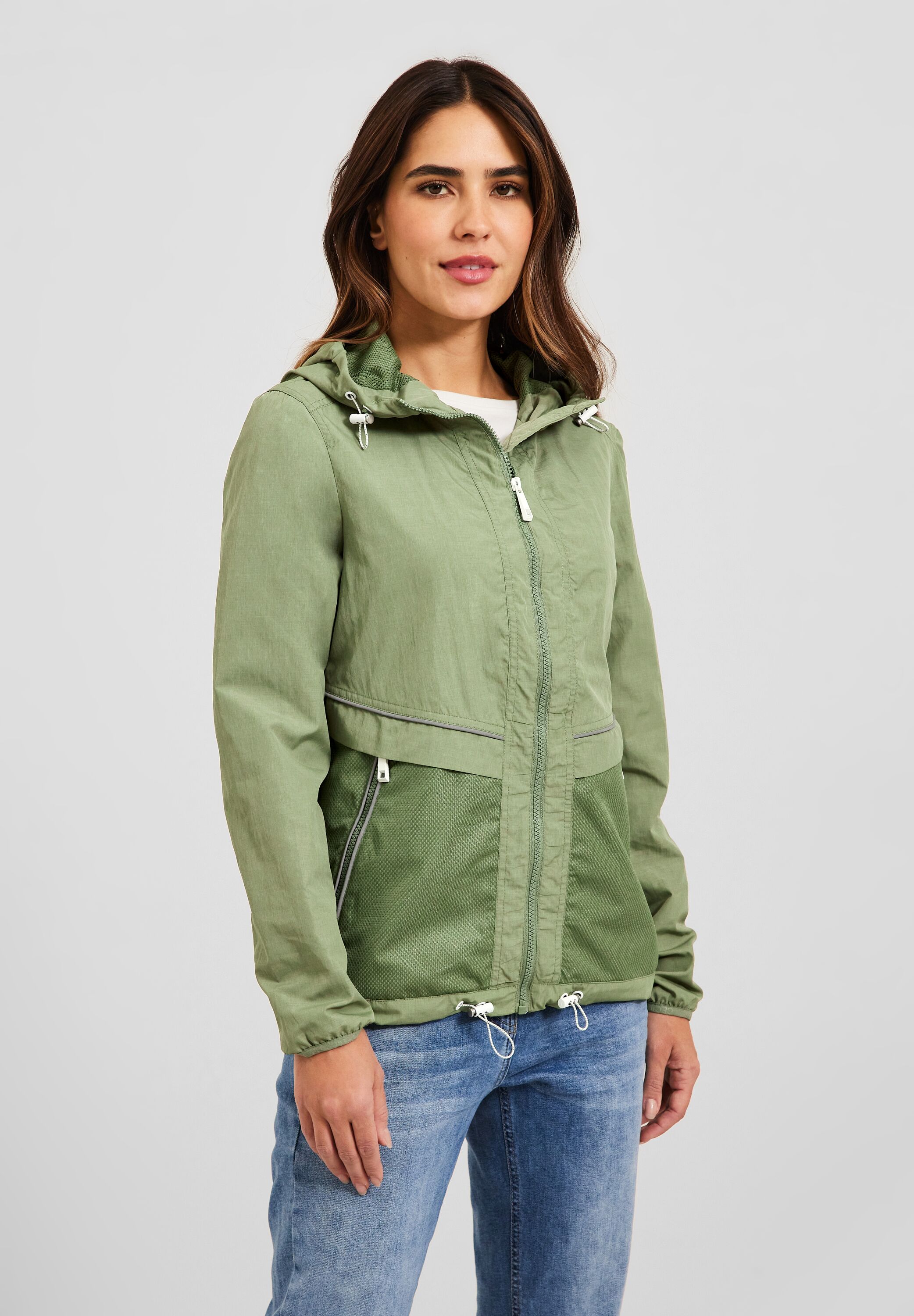 Windbreaker mit Kapuze