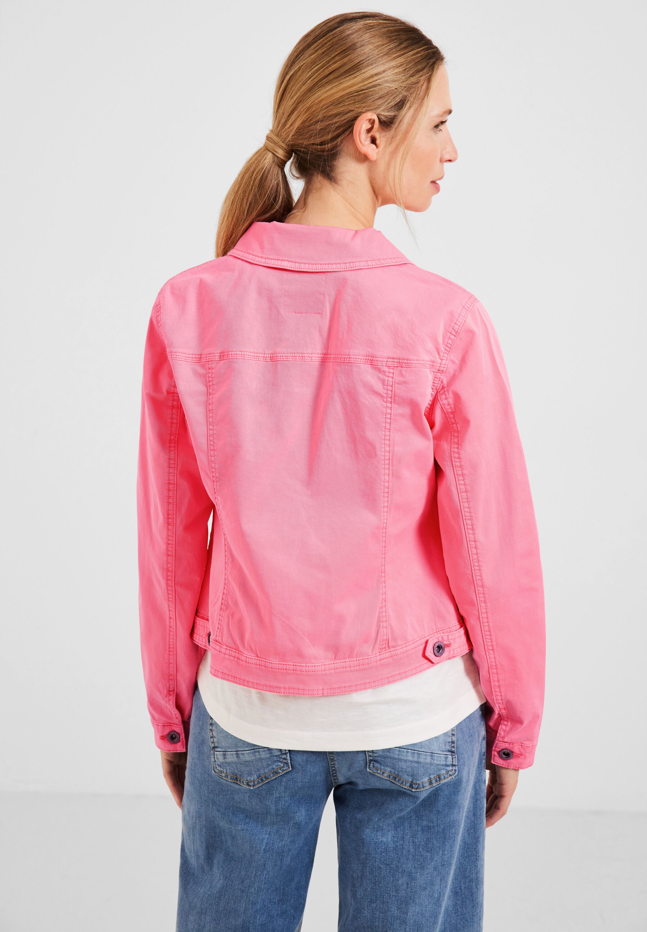 Farbige Jeansjacke