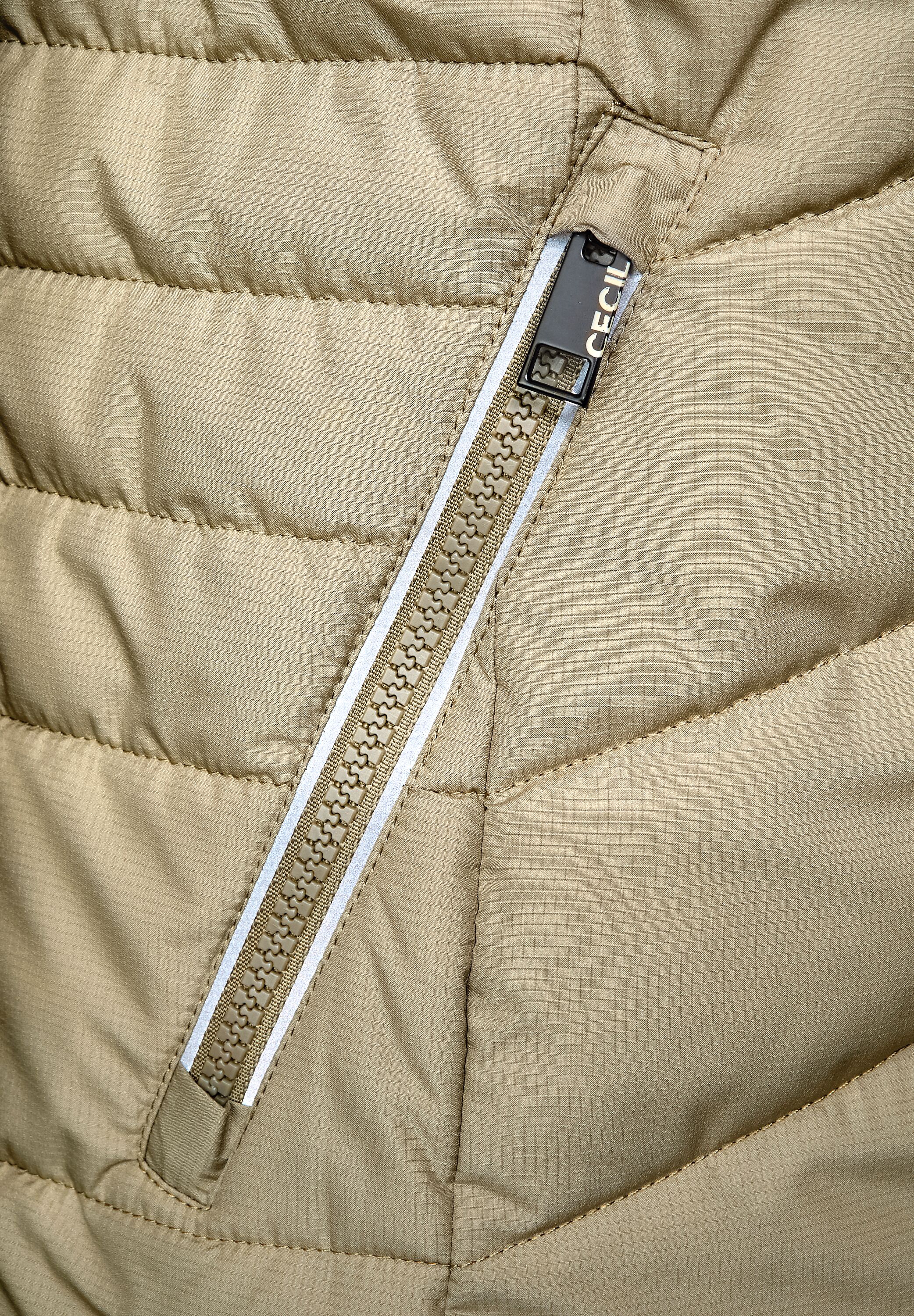 Steppjacke mit Kapuze